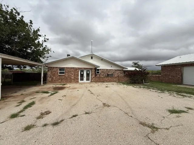 Single Family Residence For Sale in Nolan County , 5026 N Interstate 20, Sweetwater, Texas 79556, 4 Bedroom, 4 Bathroom, 2 Garage spaces, 2,700 Sqft, built in 2005, Preowned, mls#21260937, Real Estate Agent in Sweetwater, Homes For Sale in Nolan county, Homes For Sale in Sweetwater, Realtor in Sweetwater Texas, Real Estate Brokerage Independent Realty Texas, Luminita Cordes Realtor