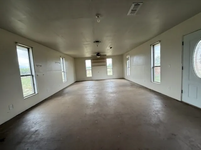 Single Family Residence For Sale in Nolan County , 5026 N Interstate 20, Sweetwater, Texas 79556, 4 Bedroom, 4 Bathroom, 2 Garage spaces, 2,700 Sqft, built in 2005, Preowned, mls#21260937, Real Estate Agent in Sweetwater, Homes For Sale in Nolan county, Homes For Sale in Sweetwater, Realtor in Sweetwater Texas, Real Estate Brokerage Independent Realty Texas, Luminita Cordes Realtor
