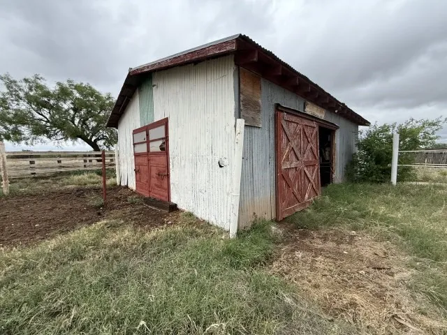 Single Family Residence For Sale in Nolan County , 5026 N Interstate 20, Sweetwater, Texas 79556, 4 Bedroom, 4 Bathroom, 2 Garage spaces, 2,700 Sqft, built in 2005, Preowned, mls#21260937, Real Estate Agent in Sweetwater, Homes For Sale in Nolan county, Homes For Sale in Sweetwater, Realtor in Sweetwater Texas, Real Estate Brokerage Independent Realty Texas, Luminita Cordes Realtor