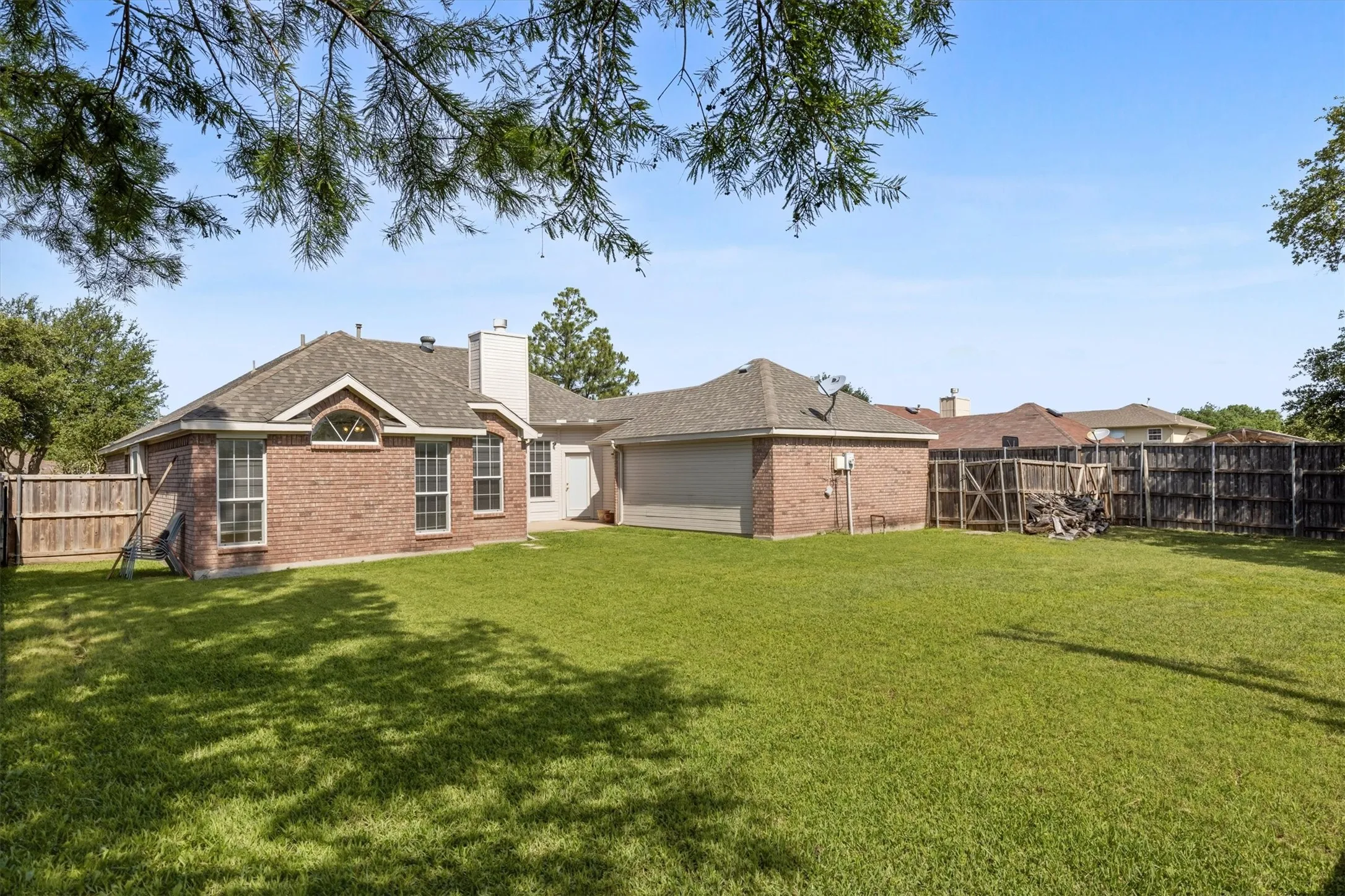 Single Family Residence For Sale in Dallas County , 6318 Ahnee Drive, Rowlett, Texas 75089, 4 Bedrooms, 2 Bathrooms, 2 Garage spaces, 1,996 Sqft, built in 1996, Price $398,000, mls#21256671, Real Estate Agent in Rowlett, Homes For Sale in Dallas county, Homes For Sale in Rowlett, Realtor in Rowlett Texas, Real Estate Brokerage Independent Realty Texas, Luminita Cordes Realtor