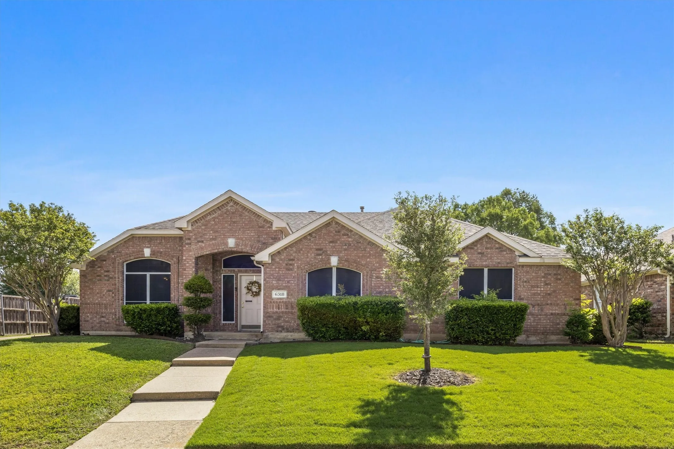 Single Family Residence For Sale in Dallas County , 6318 Ahnee Drive, Rowlett, Texas 75089, 4 Bedrooms, 2 Bathrooms, 2 Garage spaces, 1,996 Sqft, built in 1996, Price $398,000, mls#21256671, Real Estate Agent in Rowlett, Homes For Sale in Dallas county, Homes For Sale in Rowlett, Realtor in Rowlett Texas, Real Estate Brokerage Independent Realty Texas, Luminita Cordes Realtor
