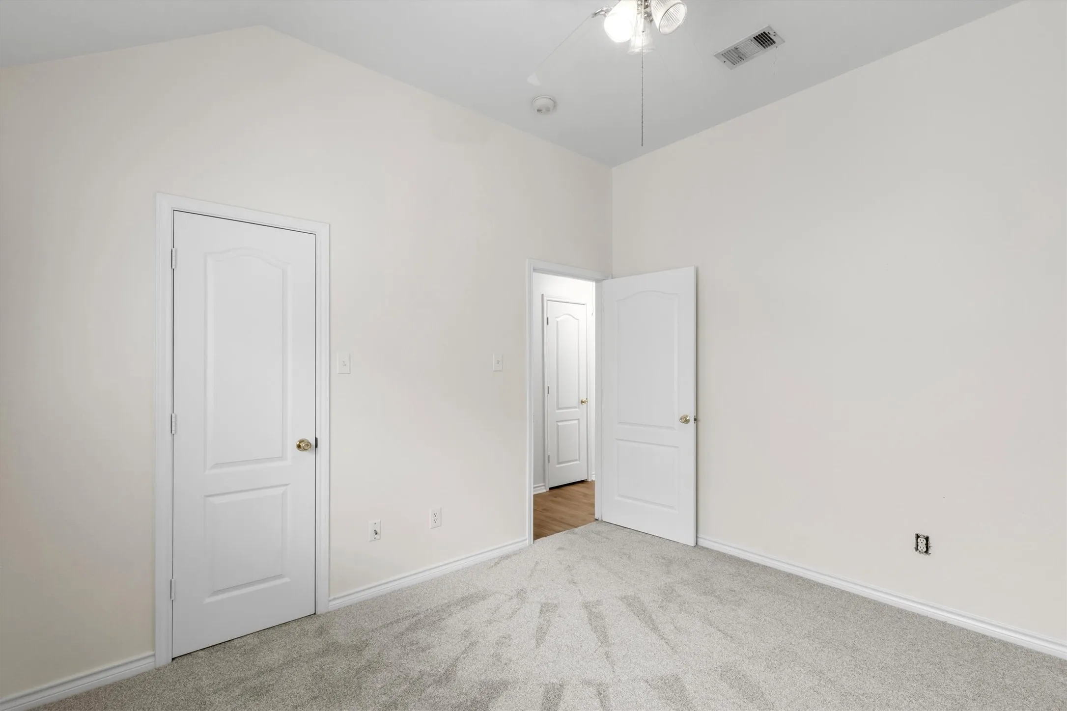 Single Family Residence For Sale in Dallas County , 6318 Ahnee Drive, Rowlett, Texas 75089, 4 Bedrooms, 2 Bathrooms, 2 Garage spaces, 1,996 Sqft, built in 1996, Price $398,000, mls#21256671, Real Estate Agent in Rowlett, Homes For Sale in Dallas county, Homes For Sale in Rowlett, Realtor in Rowlett Texas, Real Estate Brokerage Independent Realty Texas, Luminita Cordes Realtor
