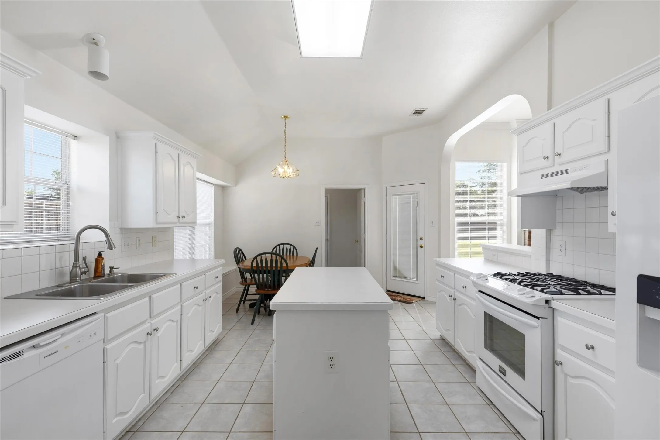 Single Family Residence For Sale in Dallas County , 6318 Ahnee Drive, Rowlett, Texas 75089, 4 Bedrooms, 2 Bathrooms, 2 Garage spaces, 1,996 Sqft, built in 1996, Price $398,000, mls#21256671, Real Estate Agent in Rowlett, Homes For Sale in Dallas county, Homes For Sale in Rowlett, Realtor in Rowlett Texas, Real Estate Brokerage Independent Realty Texas, Luminita Cordes Realtor