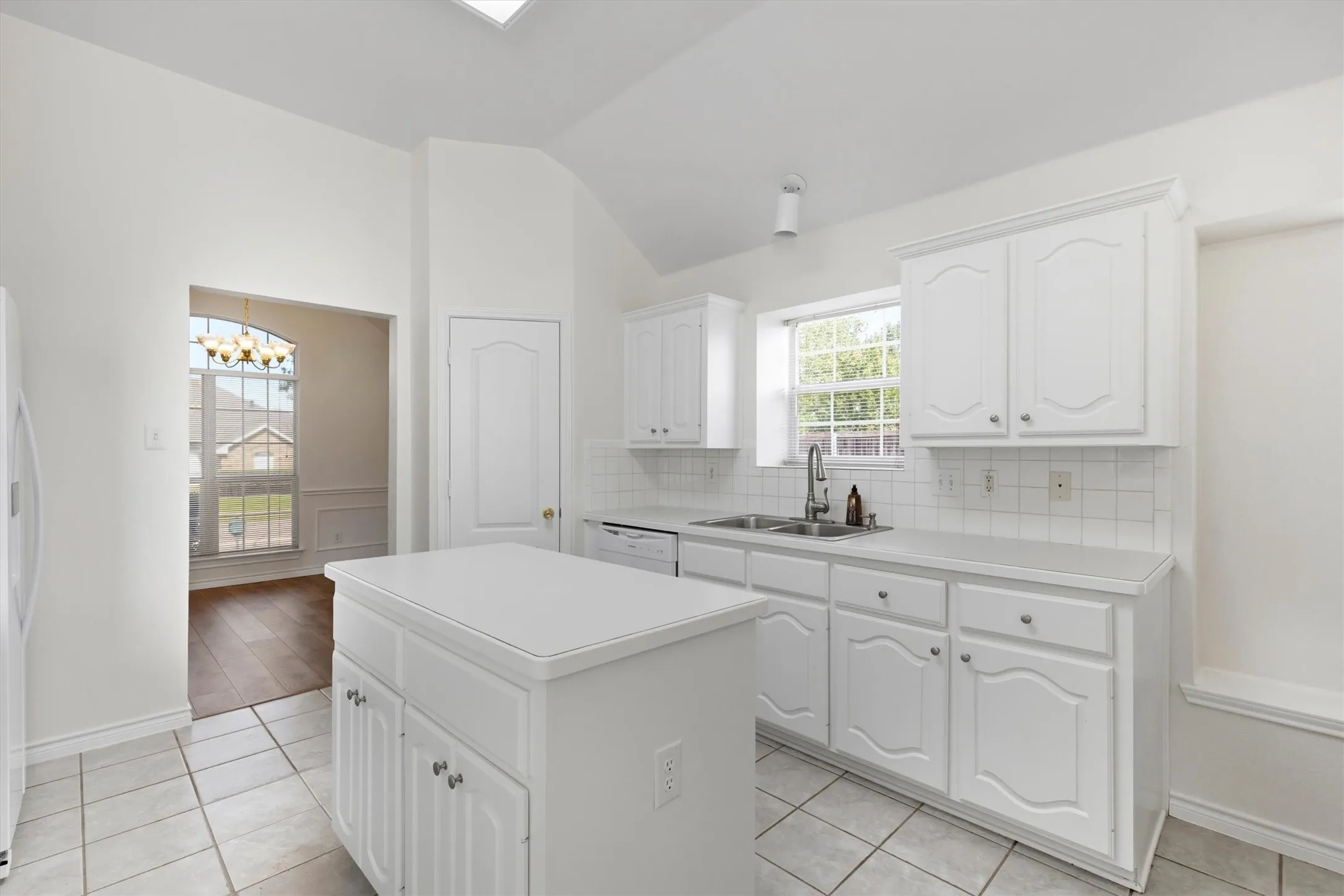 Single Family Residence For Sale in Dallas County , 6318 Ahnee Drive, Rowlett, Texas 75089, 4 Bedrooms, 2 Bathrooms, 2 Garage spaces, 1,996 Sqft, built in 1996, Price $398,000, mls#21256671, Real Estate Agent in Rowlett, Homes For Sale in Dallas county, Homes For Sale in Rowlett, Realtor in Rowlett Texas, Real Estate Brokerage Independent Realty Texas, Luminita Cordes Realtor