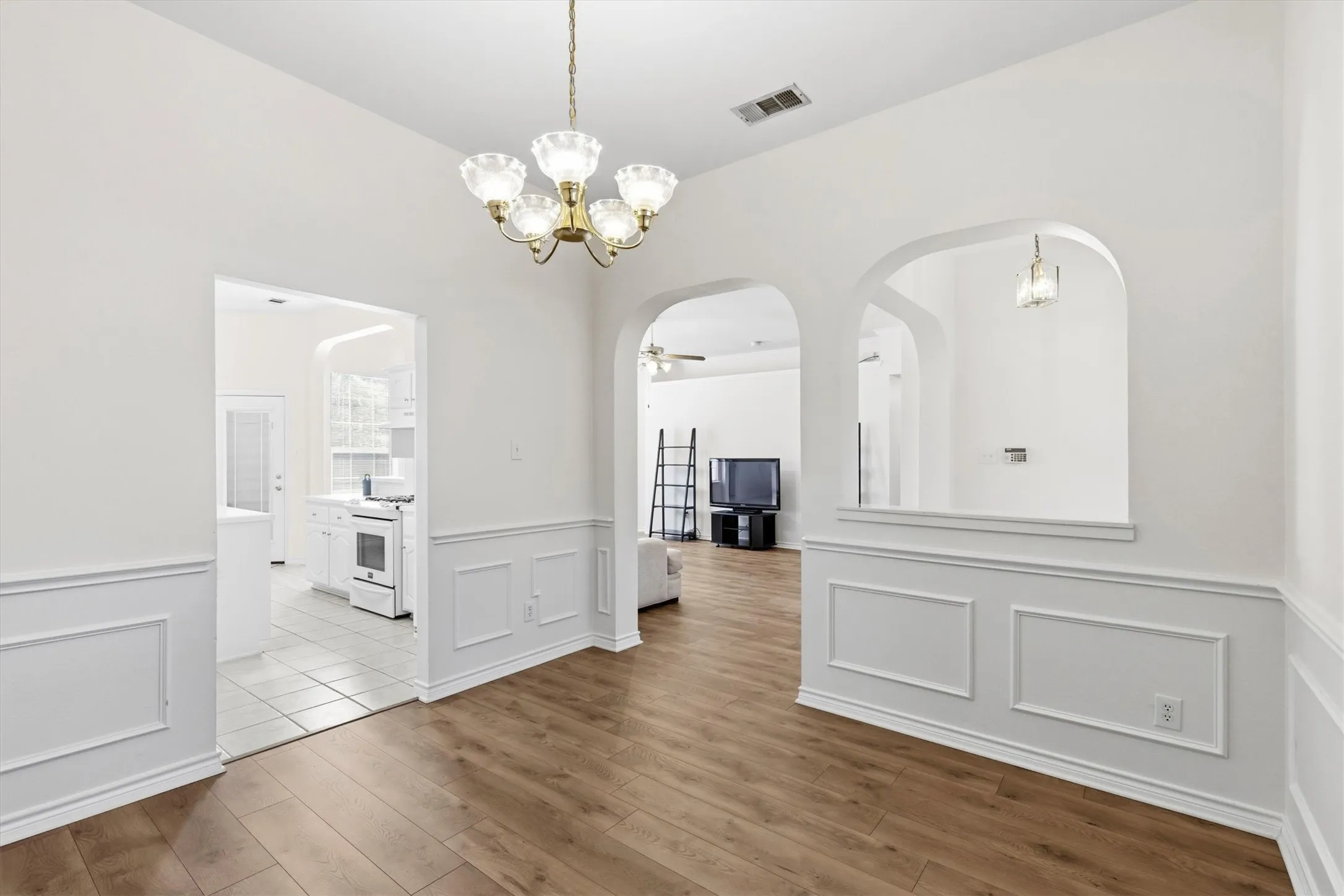 Single Family Residence For Sale in Dallas County , 6318 Ahnee Drive, Rowlett, Texas 75089, 4 Bedrooms, 2 Bathrooms, 2 Garage spaces, 1,996 Sqft, built in 1996, Price $398,000, mls#21256671, Real Estate Agent in Rowlett, Homes For Sale in Dallas county, Homes For Sale in Rowlett, Realtor in Rowlett Texas, Real Estate Brokerage Independent Realty Texas, Luminita Cordes Realtor