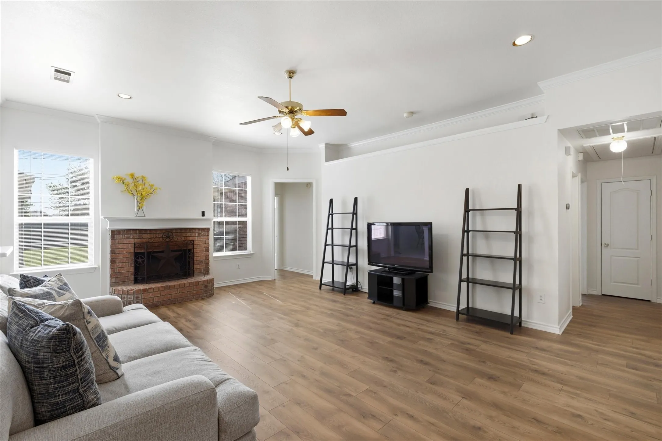 Single Family Residence For Sale in Dallas County , 6318 Ahnee Drive, Rowlett, Texas 75089, 4 Bedrooms, 2 Bathrooms, 2 Garage spaces, 1,996 Sqft, built in 1996, Price $398,000, mls#21256671, Real Estate Agent in Rowlett, Homes For Sale in Dallas county, Homes For Sale in Rowlett, Realtor in Rowlett Texas, Real Estate Brokerage Independent Realty Texas, Luminita Cordes Realtor