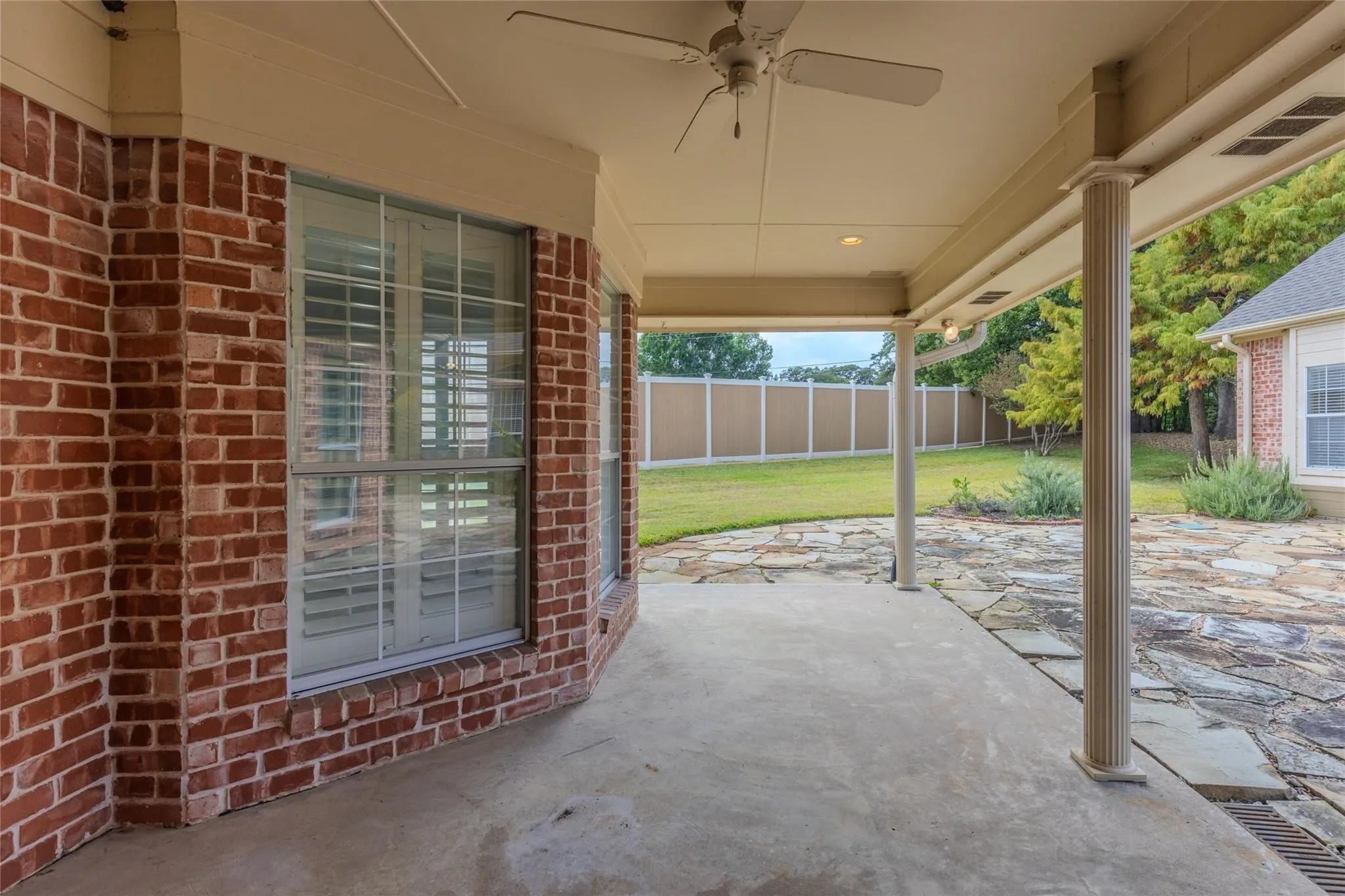 Single Family Residence For Sale in Hunt County , 6400 Creekside Drive, Greenville, Texas 75402, 5 Bedroom, 5 Bathroom, 3 Garage spaces, 4,435 Sqft, built in 1990, Preowned, Price $549,650, mls#21260952, Real Estate Agent in Greenville, Homes For Sale in Hunt county, Homes For Sale in Greenville, Realtor in Greenville Texas, Real Estate Brokerage Independent Realty Texas, Luminita Cordes Realtor