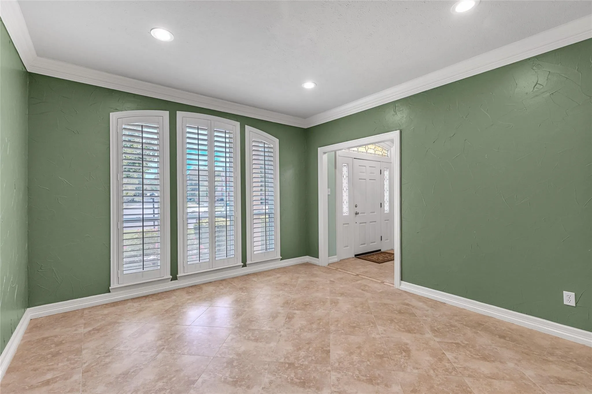 Single Family Residence For Sale in Hunt County , 6400 Creekside Drive, Greenville, Texas 75402, 5 Bedroom, 5 Bathroom, 3 Garage spaces, 4,435 Sqft, built in 1990, Preowned, Price $549,650, mls#21260952, Real Estate Agent in Greenville, Homes For Sale in Hunt county, Homes For Sale in Greenville, Realtor in Greenville Texas, Real Estate Brokerage Independent Realty Texas, Luminita Cordes Realtor