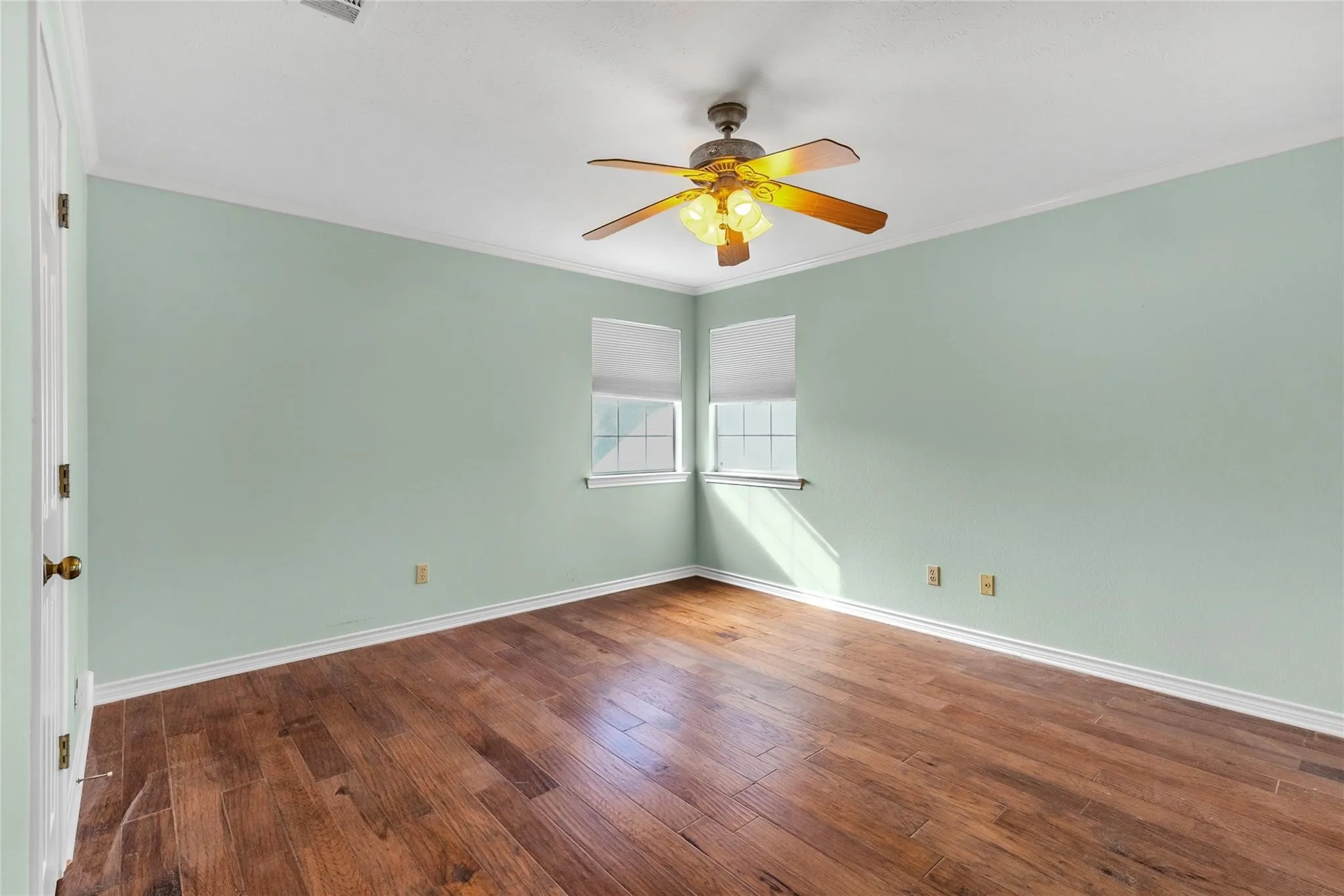 Single Family Residence For Sale in Hunt County , 6400 Creekside Drive, Greenville, Texas 75402, 5 Bedroom, 5 Bathroom, 3 Garage spaces, 4,435 Sqft, built in 1990, Preowned, Price $549,650, mls#21260952, Real Estate Agent in Greenville, Homes For Sale in Hunt county, Homes For Sale in Greenville, Realtor in Greenville Texas, Real Estate Brokerage Independent Realty Texas, Luminita Cordes Realtor