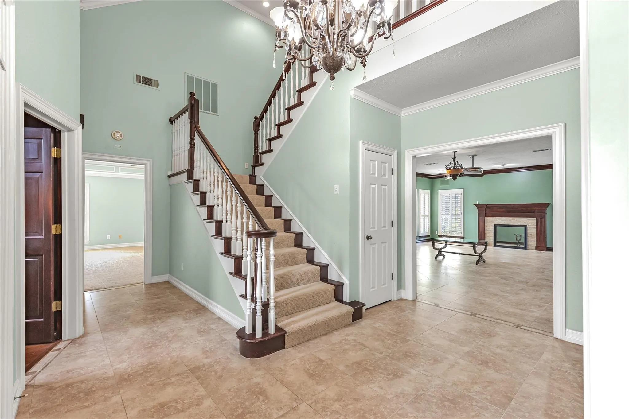 Single Family Residence For Sale in Hunt County , 6400 Creekside Drive, Greenville, Texas 75402, 5 Bedroom, 5 Bathroom, 3 Garage spaces, 4,435 Sqft, built in 1990, Preowned, Price $549,650, mls#21260952, Real Estate Agent in Greenville, Homes For Sale in Hunt county, Homes For Sale in Greenville, Realtor in Greenville Texas, Real Estate Brokerage Independent Realty Texas, Luminita Cordes Realtor