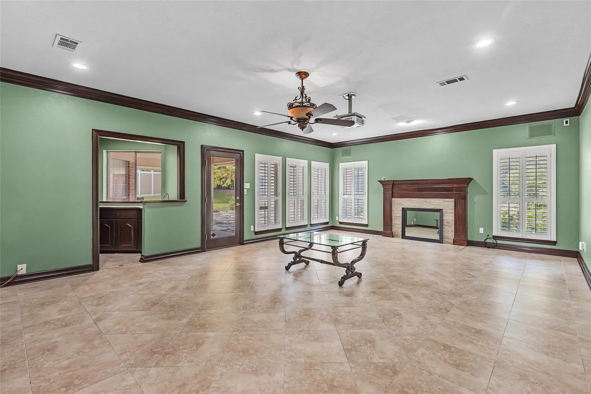 Single Family Residence For Sale in Hunt County , 6400 Creekside Drive, Greenville, Texas 75402, 5 Bedroom, 5 Bathroom, 3 Garage spaces, 4,435 Sqft, built in 1990, Preowned, Price $549,650, mls#21260952, Real Estate Agent in Greenville, Homes For Sale in Hunt county, Homes For Sale in Greenville, Realtor in Greenville Texas, Real Estate Brokerage Independent Realty Texas, Luminita Cordes Realtor