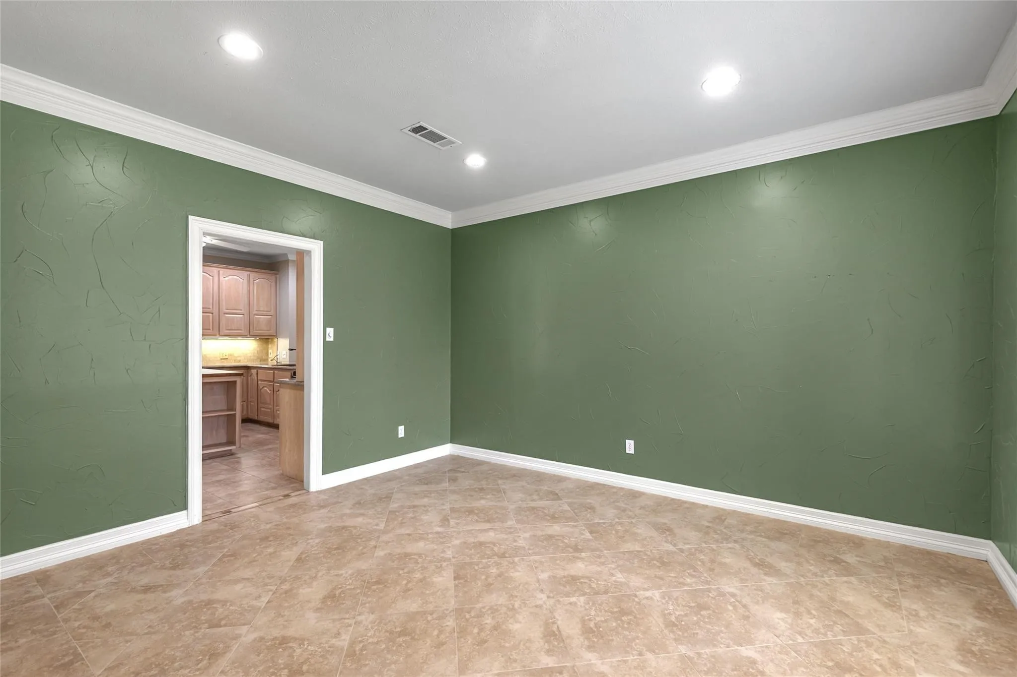 Single Family Residence For Sale in Hunt County , 6400 Creekside Drive, Greenville, Texas 75402, 5 Bedroom, 5 Bathroom, 3 Garage spaces, 4,435 Sqft, built in 1990, Preowned, Price $549,650, mls#21260952, Real Estate Agent in Greenville, Homes For Sale in Hunt county, Homes For Sale in Greenville, Realtor in Greenville Texas, Real Estate Brokerage Independent Realty Texas, Luminita Cordes Realtor