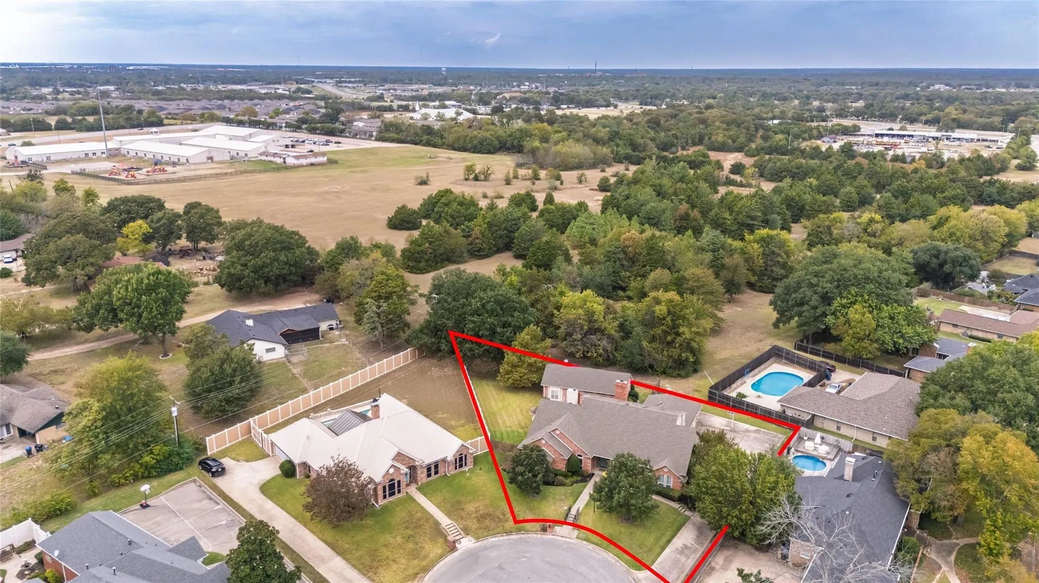 Single Family Residence For Sale in Hunt County , 6400 Creekside Drive, Greenville, Texas 75402, 5 Bedroom, 5 Bathroom, 3 Garage spaces, 4,435 Sqft, built in 1990, Preowned, Price $549,650, mls#21260952, Real Estate Agent in Greenville, Homes For Sale in Hunt county, Homes For Sale in Greenville, Realtor in Greenville Texas, Real Estate Brokerage Independent Realty Texas, Luminita Cordes Realtor