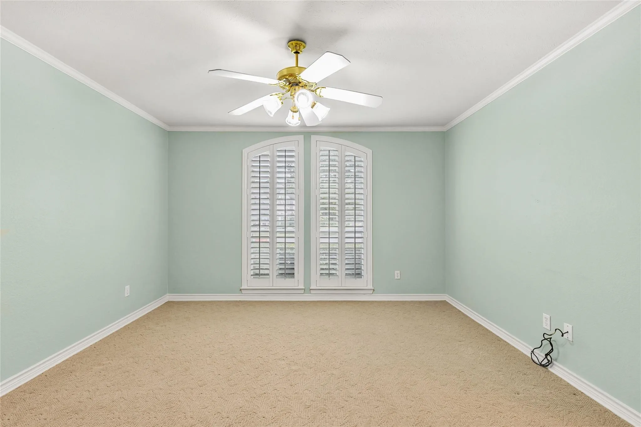 Single Family Residence For Sale in Hunt County , 6400 Creekside Drive, Greenville, Texas 75402, 5 Bedroom, 5 Bathroom, 3 Garage spaces, 4,435 Sqft, built in 1990, Preowned, Price $549,650, mls#21260952, Real Estate Agent in Greenville, Homes For Sale in Hunt county, Homes For Sale in Greenville, Realtor in Greenville Texas, Real Estate Brokerage Independent Realty Texas, Luminita Cordes Realtor