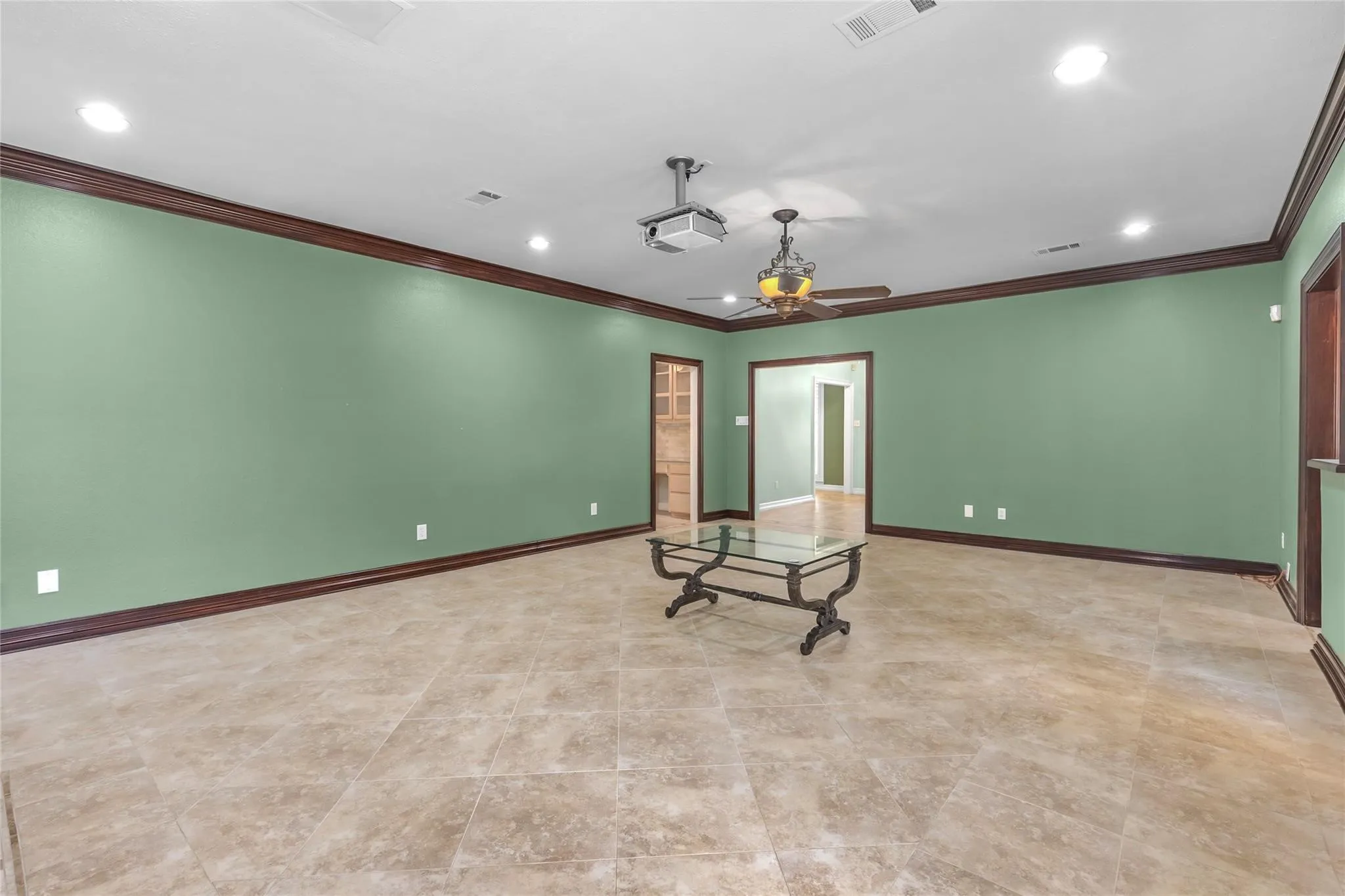 Single Family Residence For Sale in Hunt County , 6400 Creekside Drive, Greenville, Texas 75402, 5 Bedroom, 5 Bathroom, 3 Garage spaces, 4,435 Sqft, built in 1990, Preowned, Price $549,650, mls#21260952, Real Estate Agent in Greenville, Homes For Sale in Hunt county, Homes For Sale in Greenville, Realtor in Greenville Texas, Real Estate Brokerage Independent Realty Texas, Luminita Cordes Realtor