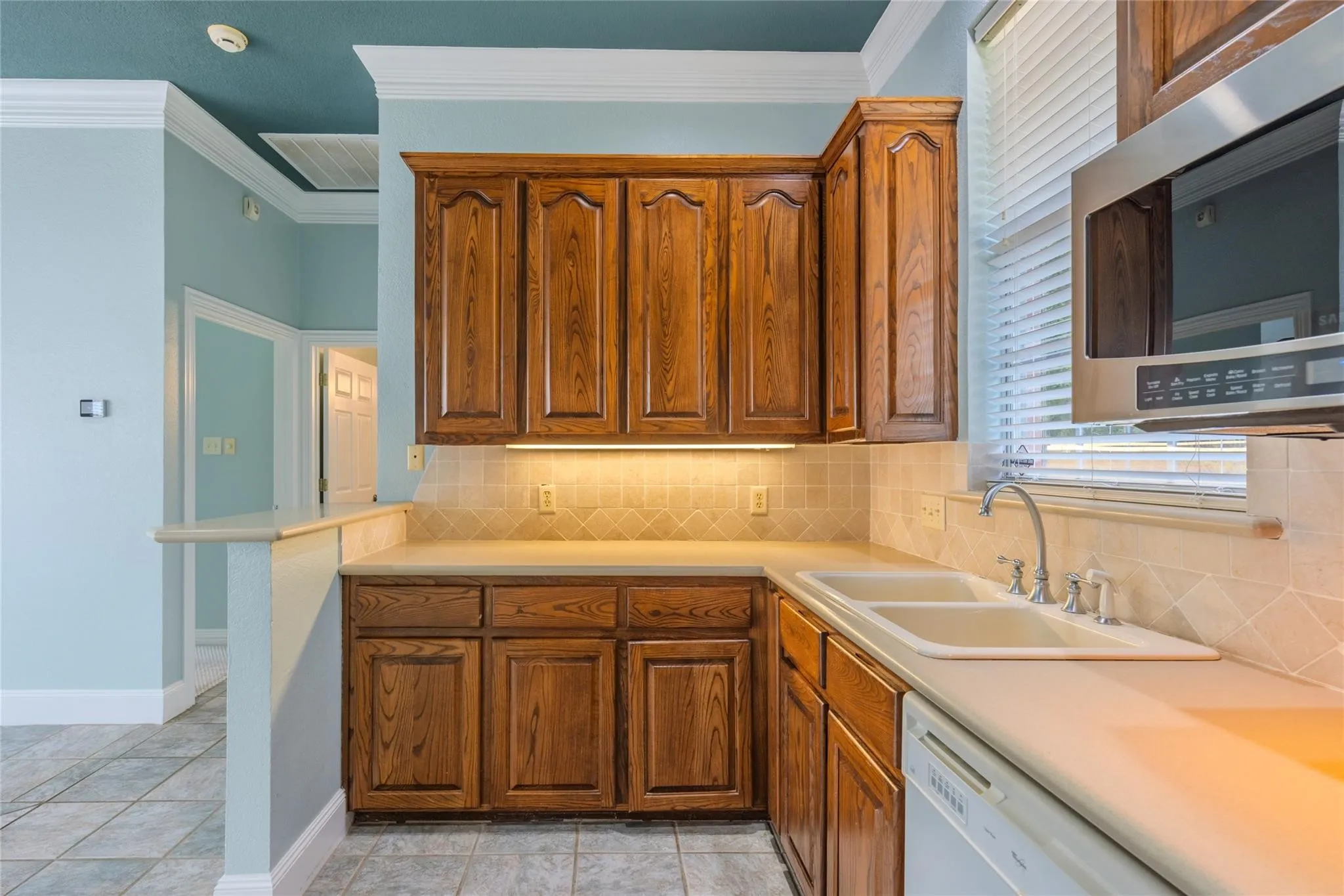 Single Family Residence For Sale in Hunt County , 6400 Creekside Drive, Greenville, Texas 75402, 5 Bedroom, 5 Bathroom, 3 Garage spaces, 4,435 Sqft, built in 1990, Preowned, Price $549,650, mls#21260952, Real Estate Agent in Greenville, Homes For Sale in Hunt county, Homes For Sale in Greenville, Realtor in Greenville Texas, Real Estate Brokerage Independent Realty Texas, Luminita Cordes Realtor