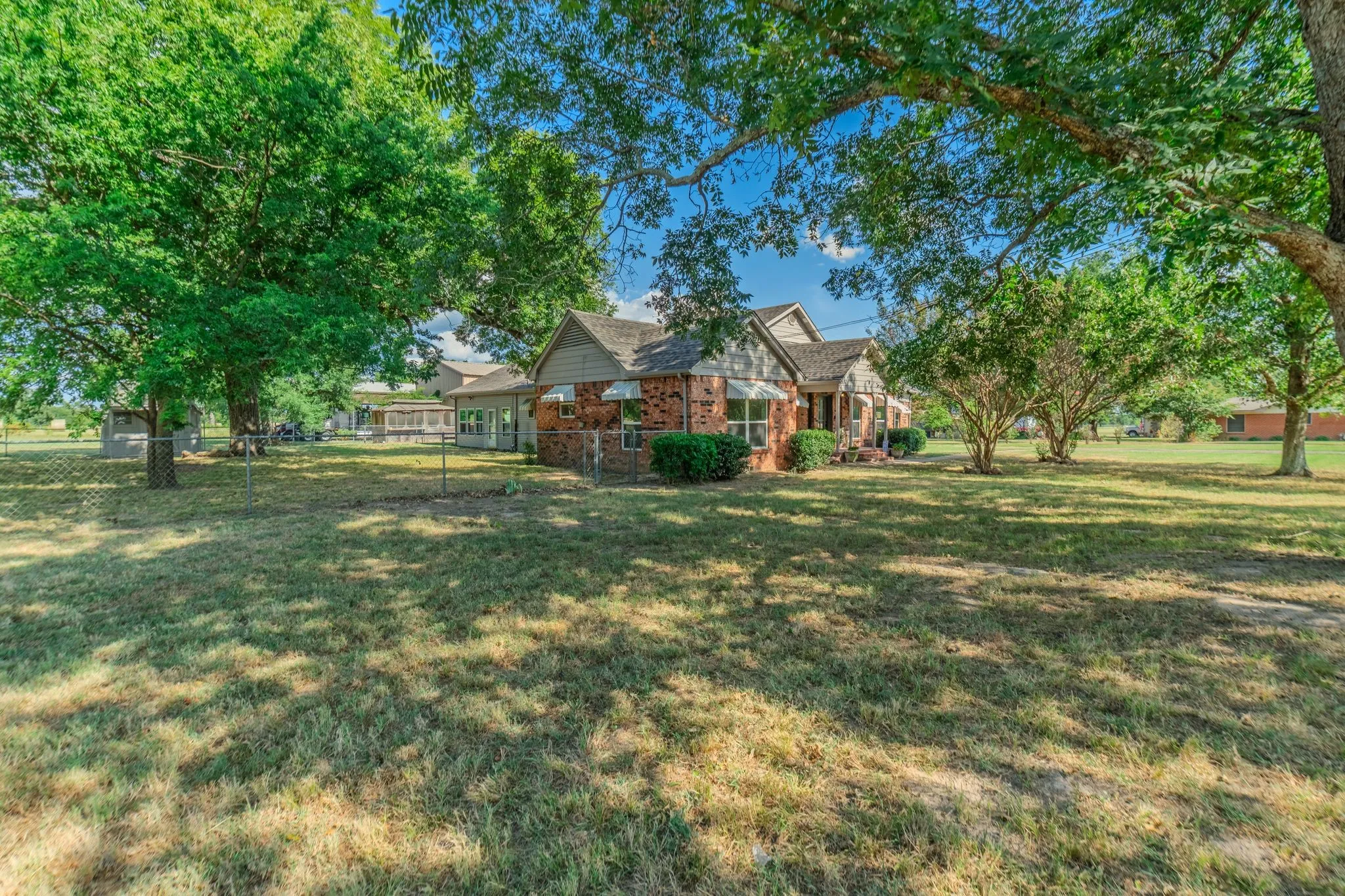 Single Family Residence For Rent in Hopkins County , 1916 Church Street, Sulphur Springs, Texas 75482, 3 Bedroom, 2 Bathroom, Garage spaces, 2,177 Sqft, built in 1890, mls#21260838, Real Estate Agent in Sulphur Springs, Homes For Rent in Hopkins county, Homes For Rent in Sulphur Springs, Realtor in Sulphur Springs Texas, Real Estate Brokerage Independent Realty Texas, Luminita Cordes Realtor