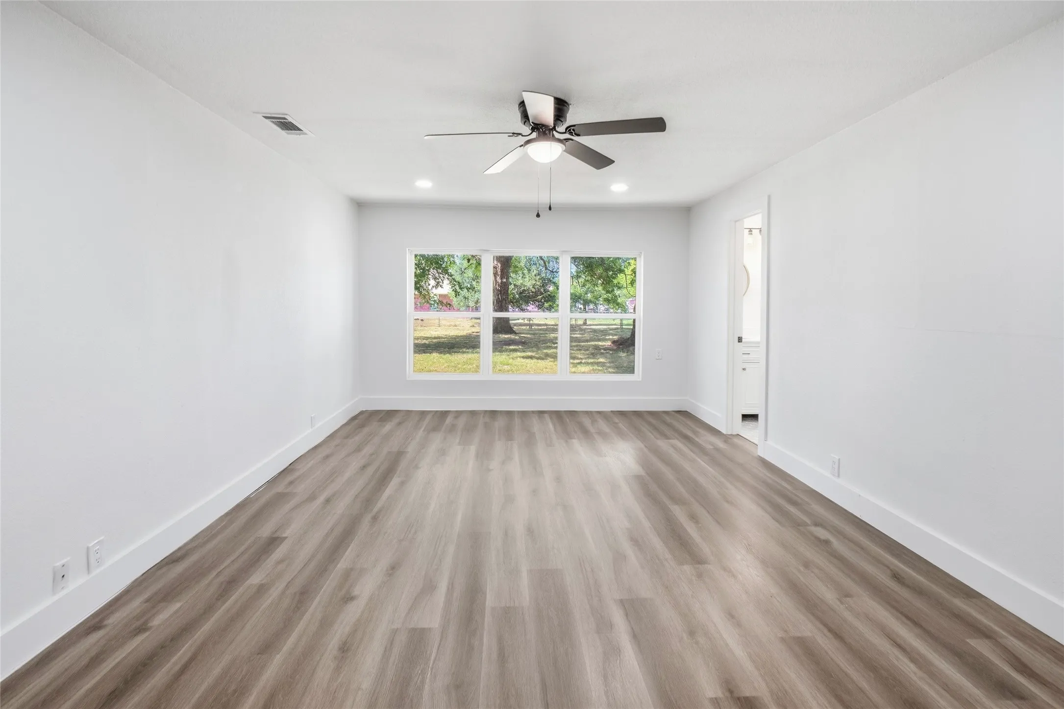 Single Family Residence For Rent in Hopkins County , 1916 Church Street, Sulphur Springs, Texas 75482, 3 Bedroom, 2 Bathroom, Garage spaces, 2,177 Sqft, built in 1890, mls#21260838, Real Estate Agent in Sulphur Springs, Homes For Rent in Hopkins county, Homes For Rent in Sulphur Springs, Realtor in Sulphur Springs Texas, Real Estate Brokerage Independent Realty Texas, Luminita Cordes Realtor