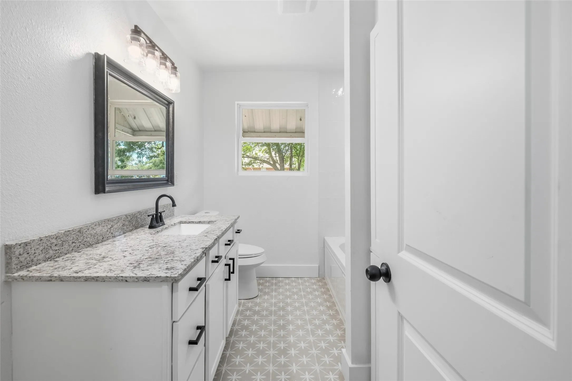 Single Family Residence For Rent in Hopkins County , 1916 Church Street, Sulphur Springs, Texas 75482, 3 Bedroom, 2 Bathroom, Garage spaces, 2,177 Sqft, built in 1890, mls#21260838, Real Estate Agent in Sulphur Springs, Homes For Rent in Hopkins county, Homes For Rent in Sulphur Springs, Realtor in Sulphur Springs Texas, Real Estate Brokerage Independent Realty Texas, Luminita Cordes Realtor