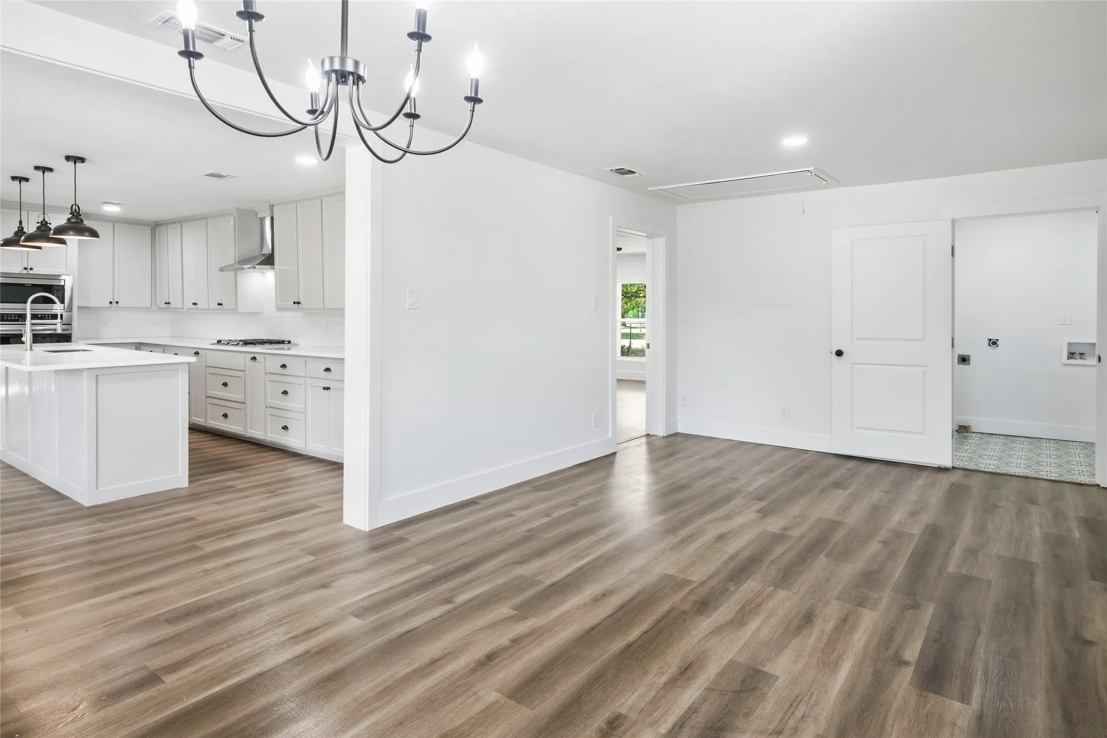 Single Family Residence For Rent in Hopkins County , 1916 Church Street, Sulphur Springs, Texas 75482, 3 Bedroom, 2 Bathroom, Garage spaces, 2,177 Sqft, built in 1890, mls#21260838, Real Estate Agent in Sulphur Springs, Homes For Rent in Hopkins county, Homes For Rent in Sulphur Springs, Realtor in Sulphur Springs Texas, Real Estate Brokerage Independent Realty Texas, Luminita Cordes Realtor