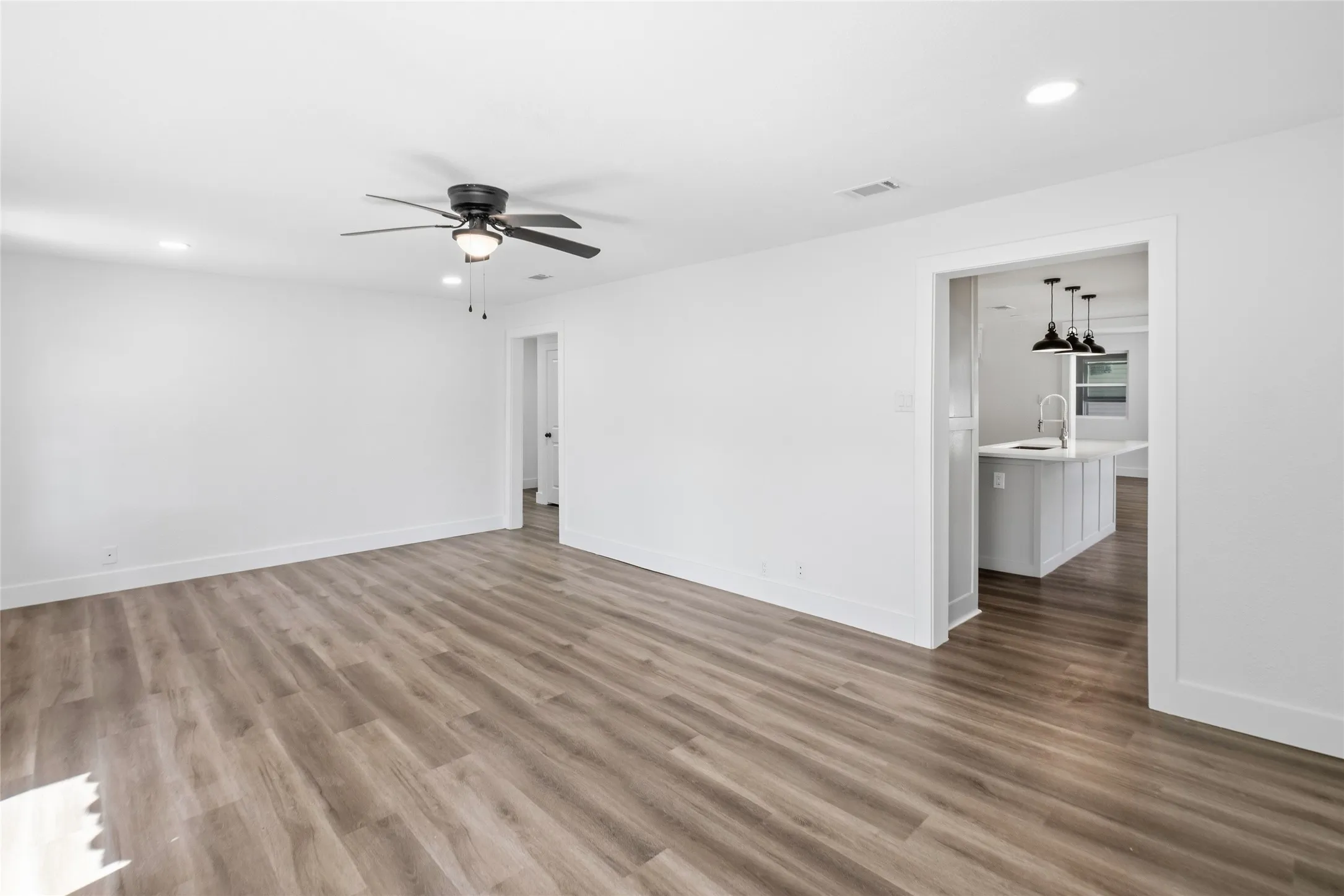 Single Family Residence For Rent in Hopkins County , 1916 Church Street, Sulphur Springs, Texas 75482, 3 Bedroom, 2 Bathroom, Garage spaces, 2,177 Sqft, built in 1890, mls#21260838, Real Estate Agent in Sulphur Springs, Homes For Rent in Hopkins county, Homes For Rent in Sulphur Springs, Realtor in Sulphur Springs Texas, Real Estate Brokerage Independent Realty Texas, Luminita Cordes Realtor