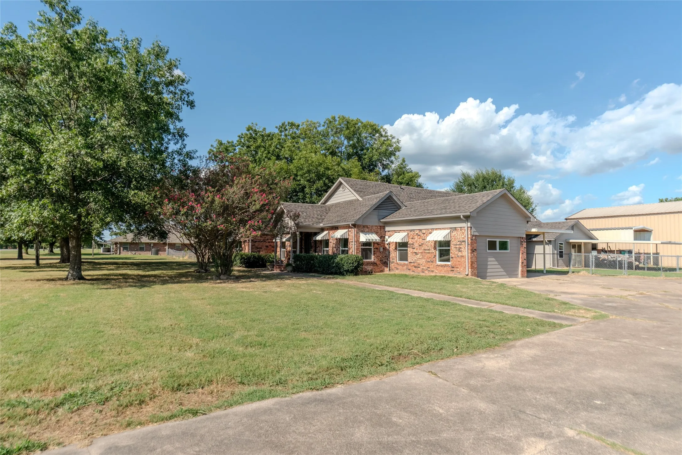 Single Family Residence For Rent in Hopkins County , 1916 Church Street, Sulphur Springs, Texas 75482, 3 Bedroom, 2 Bathroom, Garage spaces, 2,177 Sqft, built in 1890, mls#21260838, Real Estate Agent in Sulphur Springs, Homes For Rent in Hopkins county, Homes For Rent in Sulphur Springs, Realtor in Sulphur Springs Texas, Real Estate Brokerage Independent Realty Texas, Luminita Cordes Realtor