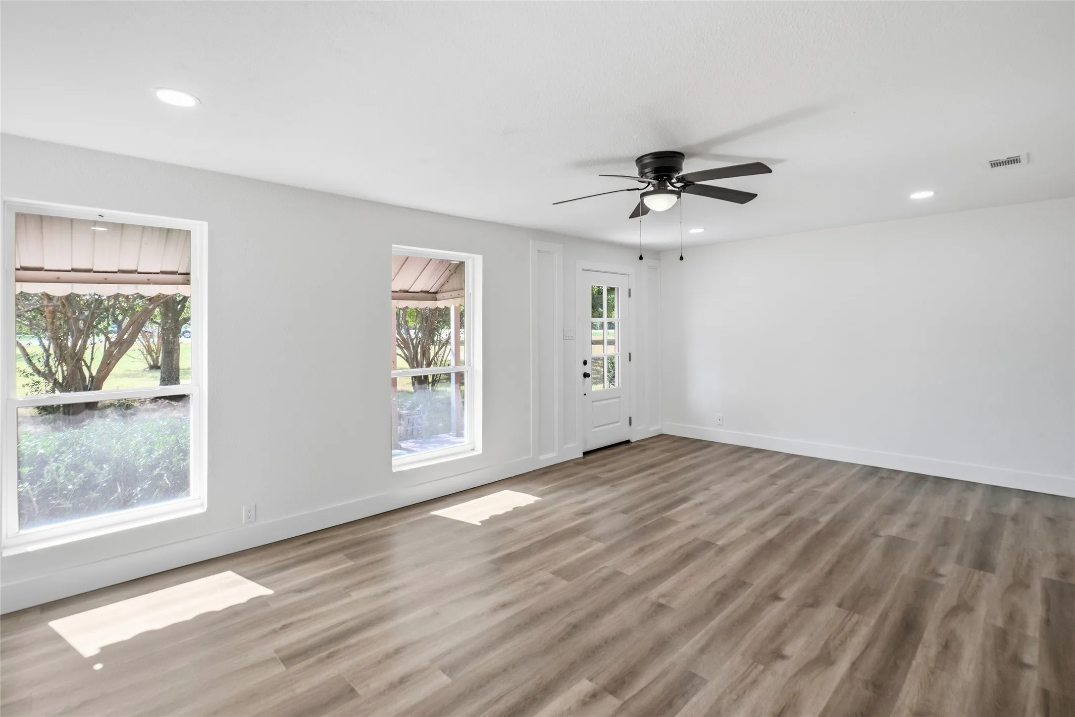 Single Family Residence For Rent in Hopkins County , 1916 Church Street, Sulphur Springs, Texas 75482, 3 Bedroom, 2 Bathroom, Garage spaces, 2,177 Sqft, built in 1890, mls#21260838, Real Estate Agent in Sulphur Springs, Homes For Rent in Hopkins county, Homes For Rent in Sulphur Springs, Realtor in Sulphur Springs Texas, Real Estate Brokerage Independent Realty Texas, Luminita Cordes Realtor