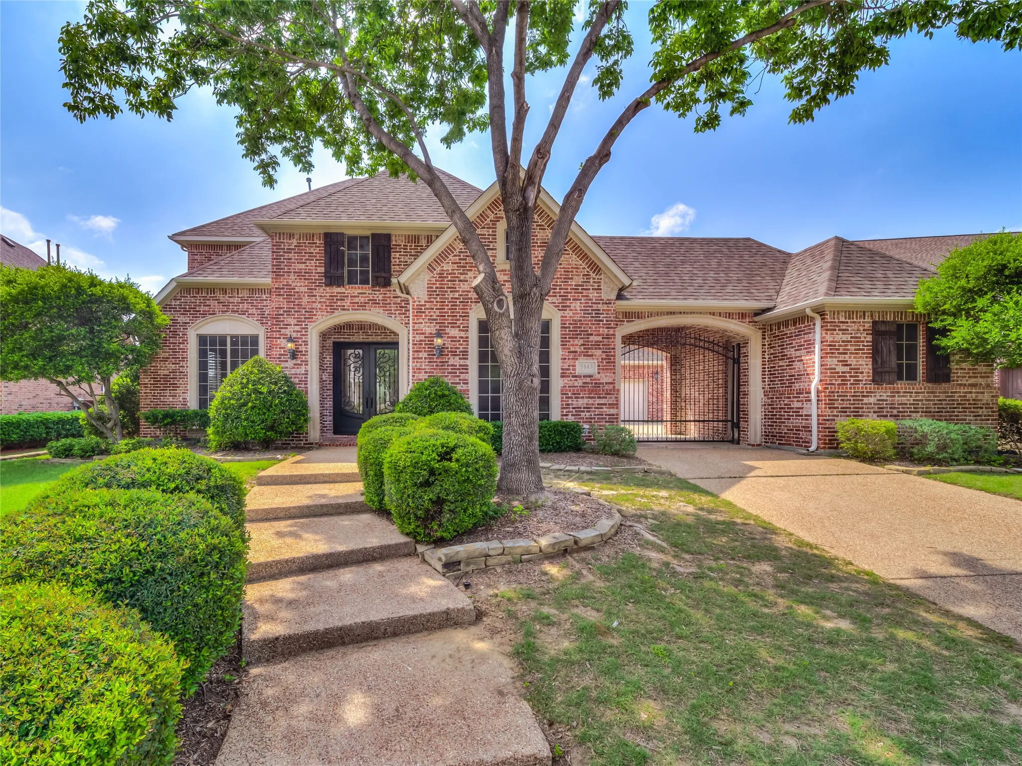 Single Family Residence For Rent in Denton County , 5143 Stillwater Trail, Frisco, Texas 75034, 4 Bedroom, 5 Bathroom, 3 Garage spaces, 4,585 Sqft, built in 2001, Preowned, Price $8,700, mls#21259681, Real Estate Agent in Frisco, Homes For Rent in Denton county, Homes For Rent in Frisco, Realtor in Frisco Texas, Real Estate Brokerage Independent Realty Texas, Luminita Cordes Realtor