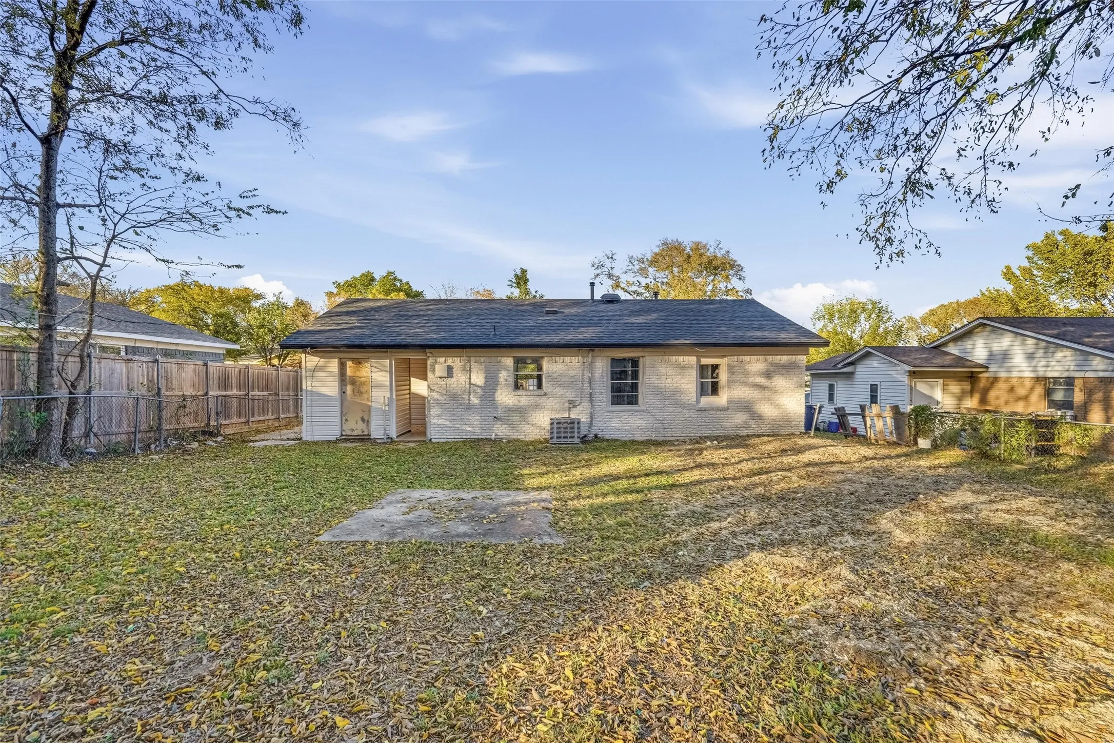 Single Family Residence For Sale in Dallas County , 1118 Richard Drive, Garland, Texas 75040, 4 Bedroom, 1 Bathroom, Garage spaces, 1,116 Sqft, built in 1961, Preowned, Price $234,500, mls#21260991, Real Estate Agent in Garland, Homes For Sale in Dallas county, Homes For Sale in Garland, Realtor in Garland Texas, Real Estate Brokerage Independent Realty Texas, Luminita Cordes Realtor
