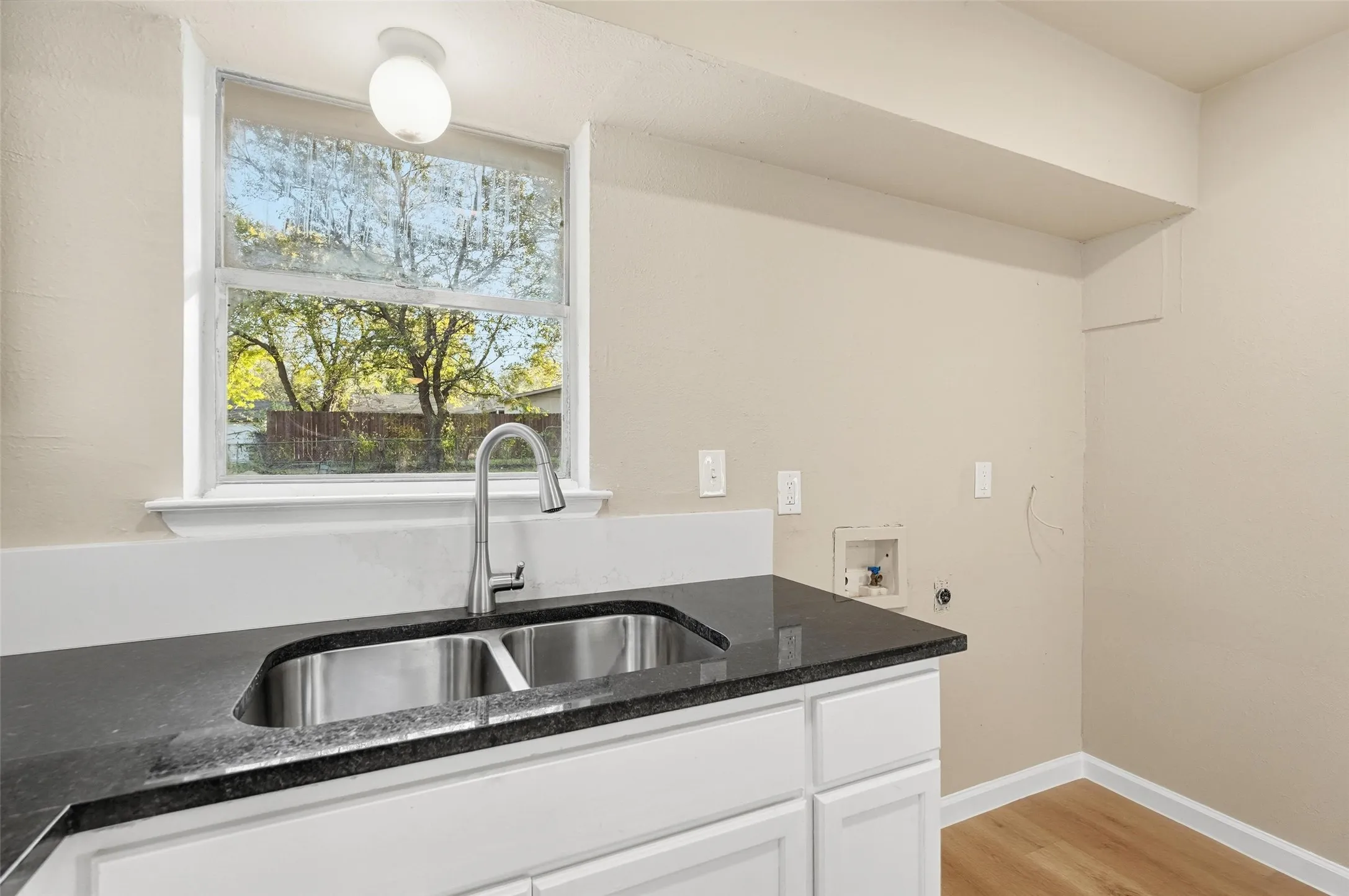 Single Family Residence For Sale in Dallas County , 1118 Richard Drive, Garland, Texas 75040, 4 Bedroom, 1 Bathroom, Garage spaces, 1,116 Sqft, built in 1961, Preowned, Price $234,500, mls#21260991, Real Estate Agent in Garland, Homes For Sale in Dallas county, Homes For Sale in Garland, Realtor in Garland Texas, Real Estate Brokerage Independent Realty Texas, Luminita Cordes Realtor