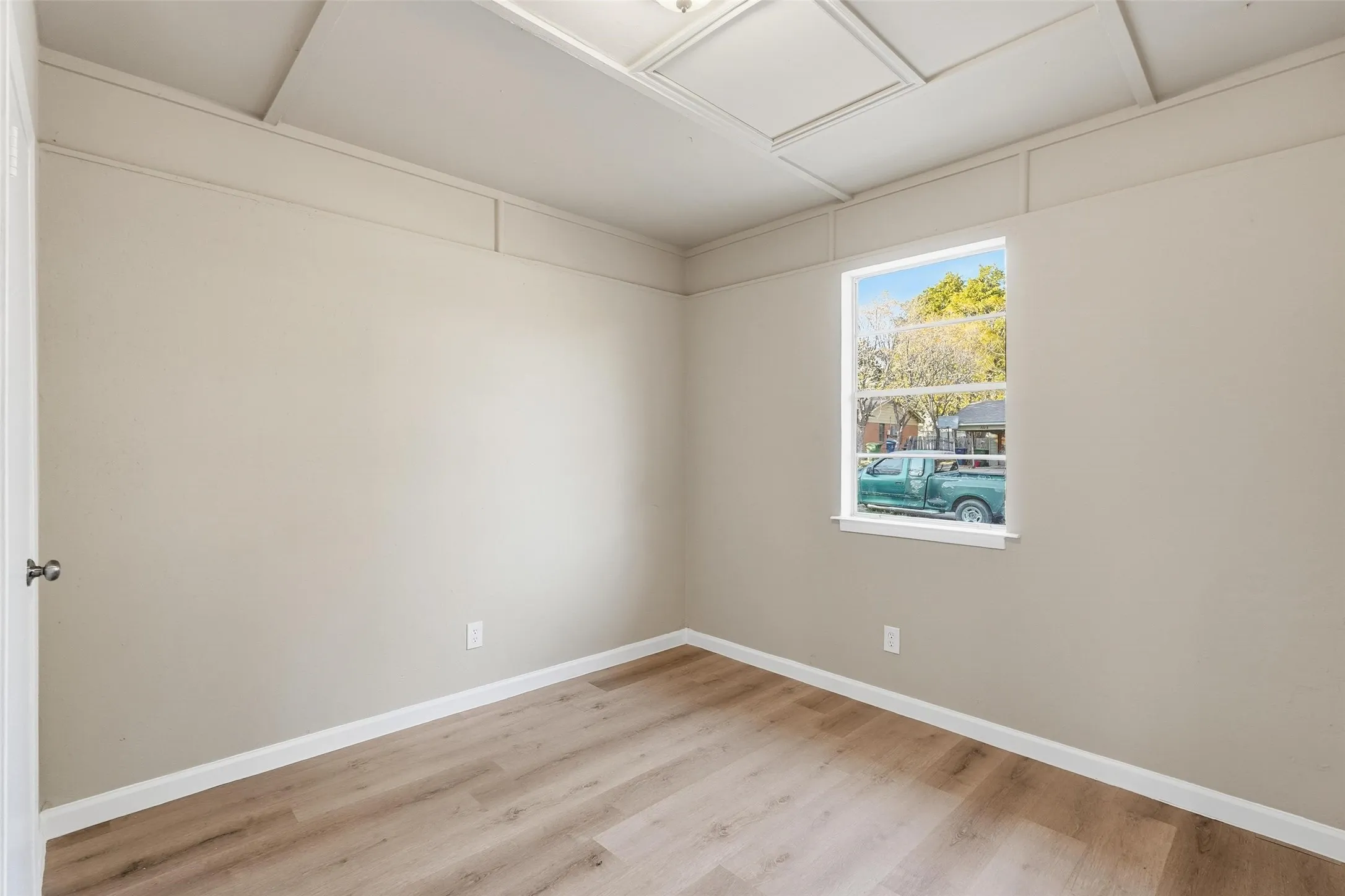 Single Family Residence For Sale in Dallas County , 1118 Richard Drive, Garland, Texas 75040, 4 Bedroom, 1 Bathroom, Garage spaces, 1,116 Sqft, built in 1961, Preowned, Price $234,500, mls#21260991, Real Estate Agent in Garland, Homes For Sale in Dallas county, Homes For Sale in Garland, Realtor in Garland Texas, Real Estate Brokerage Independent Realty Texas, Luminita Cordes Realtor