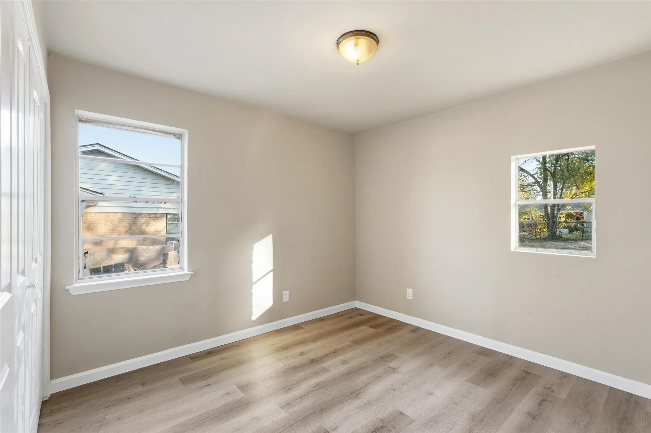 Single Family Residence For Sale in Dallas County , 1118 Richard Drive, Garland, Texas 75040, 4 Bedroom, 1 Bathroom, Garage spaces, 1,116 Sqft, built in 1961, Preowned, Price $234,500, mls#21260991, Real Estate Agent in Garland, Homes For Sale in Dallas county, Homes For Sale in Garland, Realtor in Garland Texas, Real Estate Brokerage Independent Realty Texas, Luminita Cordes Realtor