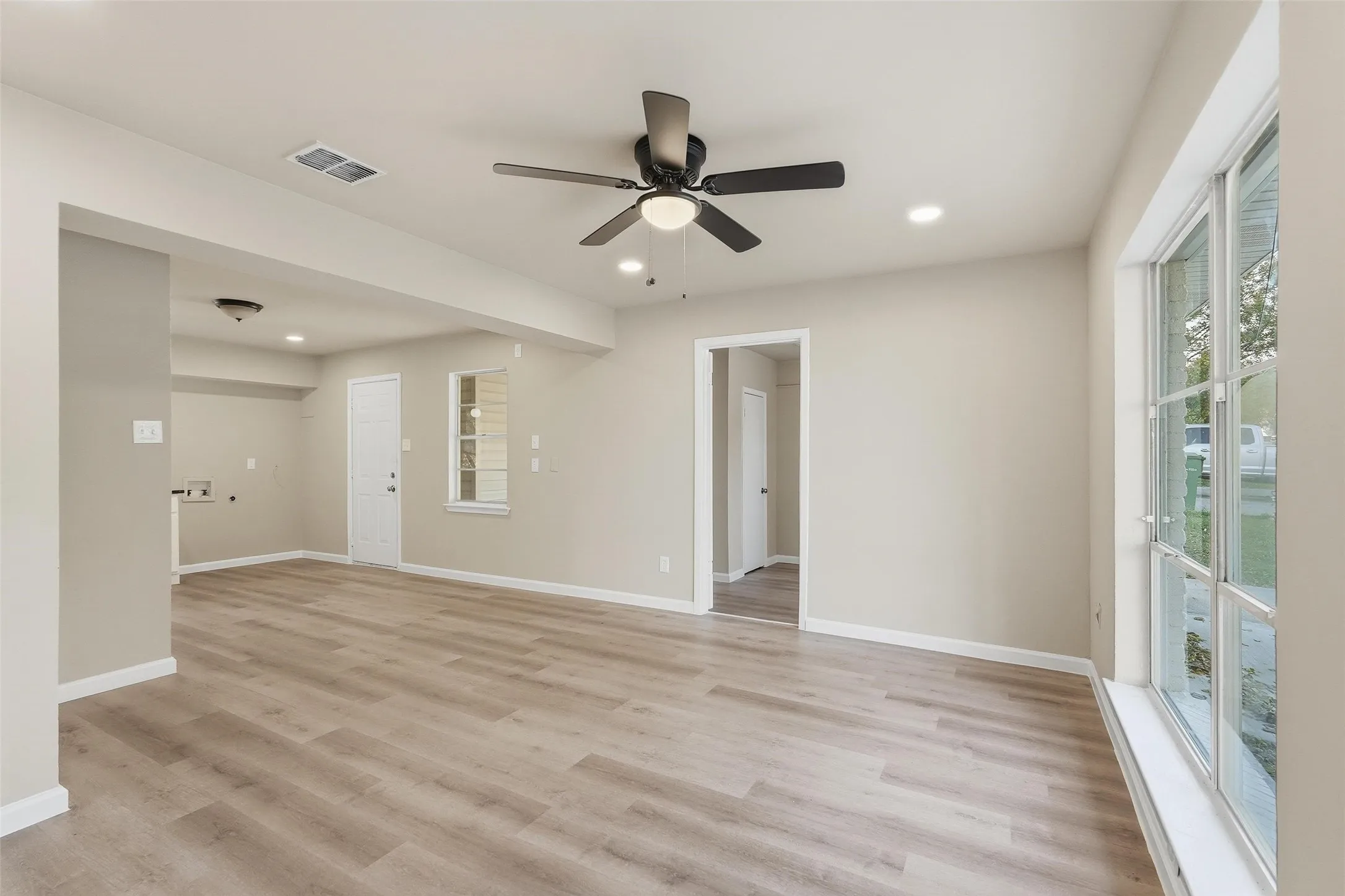 Single Family Residence For Sale in Dallas County , 1118 Richard Drive, Garland, Texas 75040, 4 Bedroom, 1 Bathroom, Garage spaces, 1,116 Sqft, built in 1961, Preowned, Price $234,500, mls#21260991, Real Estate Agent in Garland, Homes For Sale in Dallas county, Homes For Sale in Garland, Realtor in Garland Texas, Real Estate Brokerage Independent Realty Texas, Luminita Cordes Realtor
