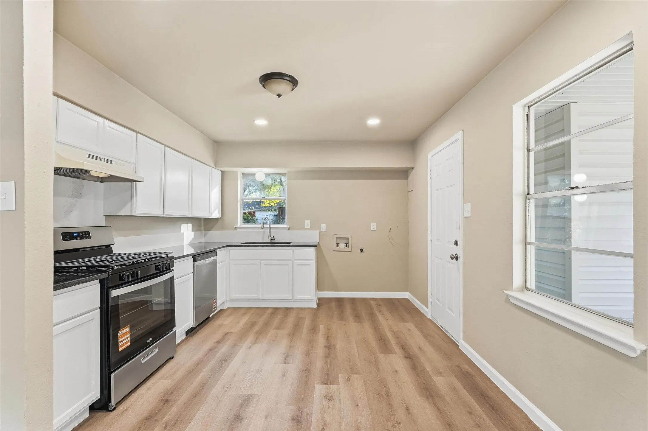 Single Family Residence For Sale in Dallas County , 1118 Richard Drive, Garland, Texas 75040, 4 Bedroom, 1 Bathroom, Garage spaces, 1,116 Sqft, built in 1961, Preowned, Price $234,500, mls#21260991, Real Estate Agent in Garland, Homes For Sale in Dallas county, Homes For Sale in Garland, Realtor in Garland Texas, Real Estate Brokerage Independent Realty Texas, Luminita Cordes Realtor