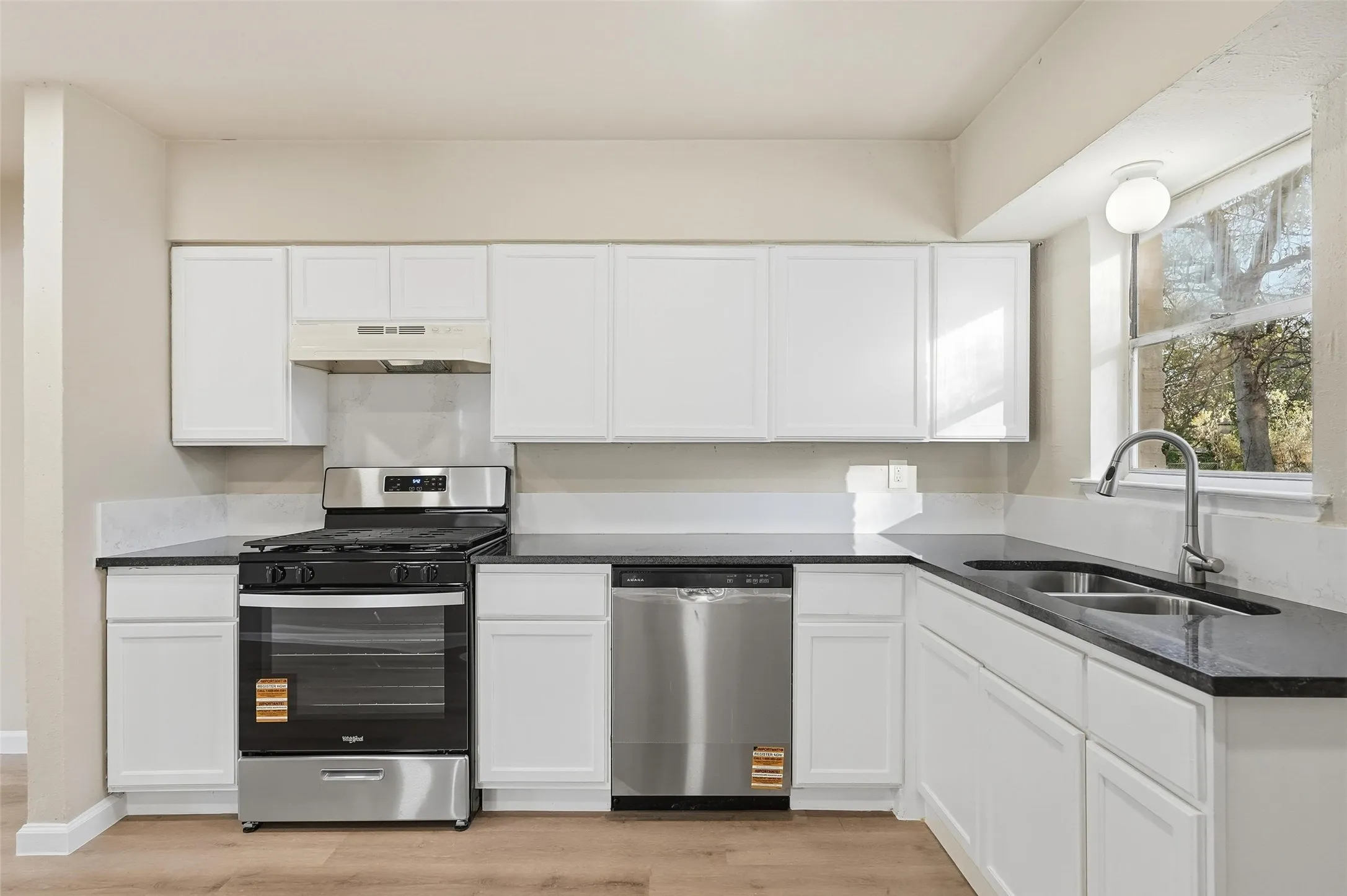 Single Family Residence For Sale in Dallas County , 1118 Richard Drive, Garland, Texas 75040, 4 Bedroom, 1 Bathroom, Garage spaces, 1,116 Sqft, built in 1961, Preowned, Price $234,500, mls#21260991, Real Estate Agent in Garland, Homes For Sale in Dallas county, Homes For Sale in Garland, Realtor in Garland Texas, Real Estate Brokerage Independent Realty Texas, Luminita Cordes Realtor