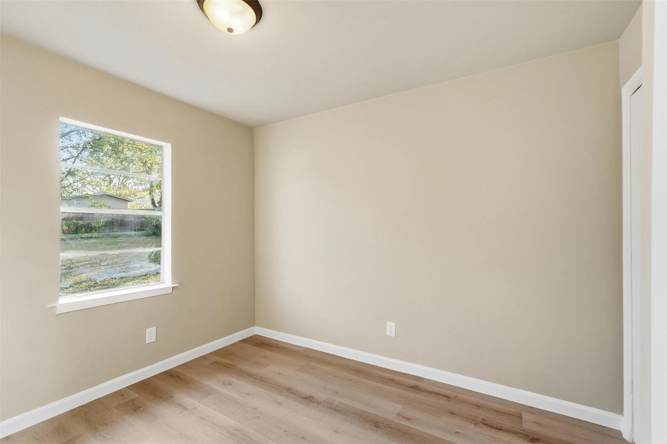 Single Family Residence For Sale in Dallas County , 1118 Richard Drive, Garland, Texas 75040, 4 Bedroom, 1 Bathroom, Garage spaces, 1,116 Sqft, built in 1961, Preowned, Price $234,500, mls#21260991, Real Estate Agent in Garland, Homes For Sale in Dallas county, Homes For Sale in Garland, Realtor in Garland Texas, Real Estate Brokerage Independent Realty Texas, Luminita Cordes Realtor