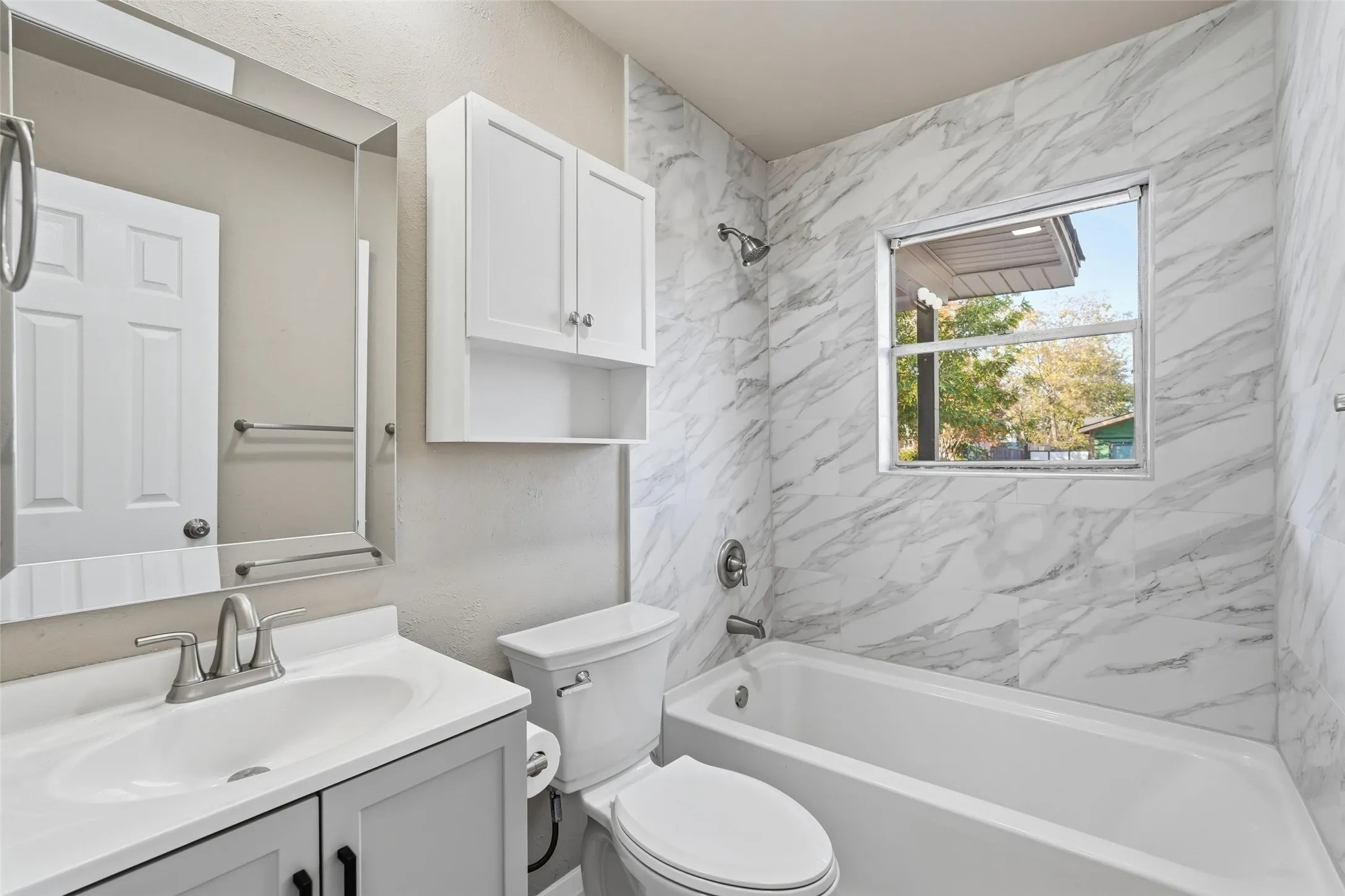 Single Family Residence For Sale in Dallas County , 1118 Richard Drive, Garland, Texas 75040, 4 Bedroom, 1 Bathroom, Garage spaces, 1,116 Sqft, built in 1961, Preowned, Price $234,500, mls#21260991, Real Estate Agent in Garland, Homes For Sale in Dallas county, Homes For Sale in Garland, Realtor in Garland Texas, Real Estate Brokerage Independent Realty Texas, Luminita Cordes Realtor