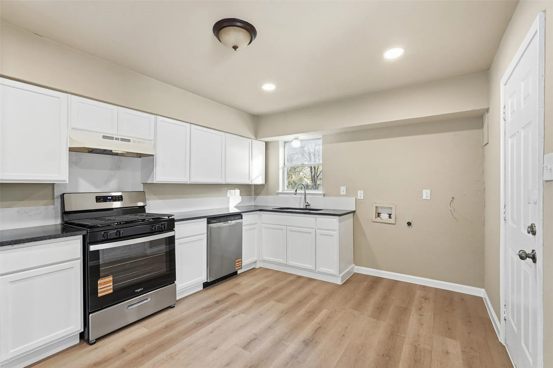 Single Family Residence For Sale in Dallas County , 1118 Richard Drive, Garland, Texas 75040, 4 Bedroom, 1 Bathroom, Garage spaces, 1,116 Sqft, built in 1961, Preowned, Price $234,500, mls#21260991, Real Estate Agent in Garland, Homes For Sale in Dallas county, Homes For Sale in Garland, Realtor in Garland Texas, Real Estate Brokerage Independent Realty Texas, Luminita Cordes Realtor