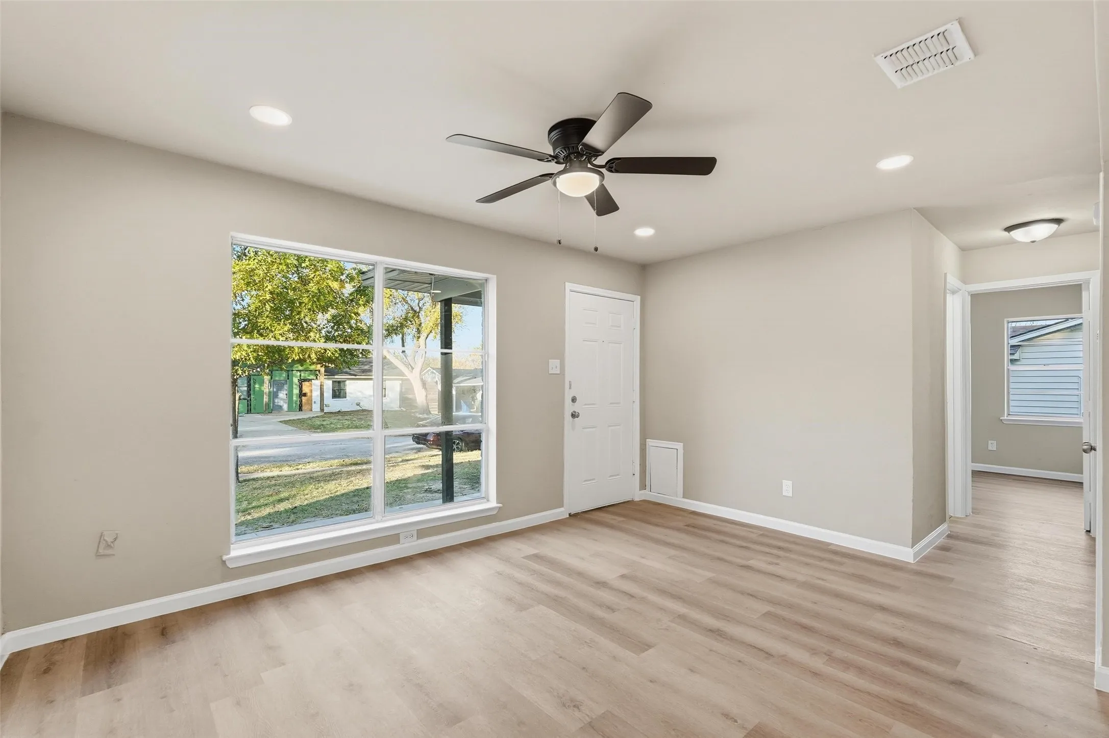 Single Family Residence For Sale in Dallas County , 1118 Richard Drive, Garland, Texas 75040, 4 Bedroom, 1 Bathroom, Garage spaces, 1,116 Sqft, built in 1961, Preowned, Price $234,500, mls#21260991, Real Estate Agent in Garland, Homes For Sale in Dallas county, Homes For Sale in Garland, Realtor in Garland Texas, Real Estate Brokerage Independent Realty Texas, Luminita Cordes Realtor