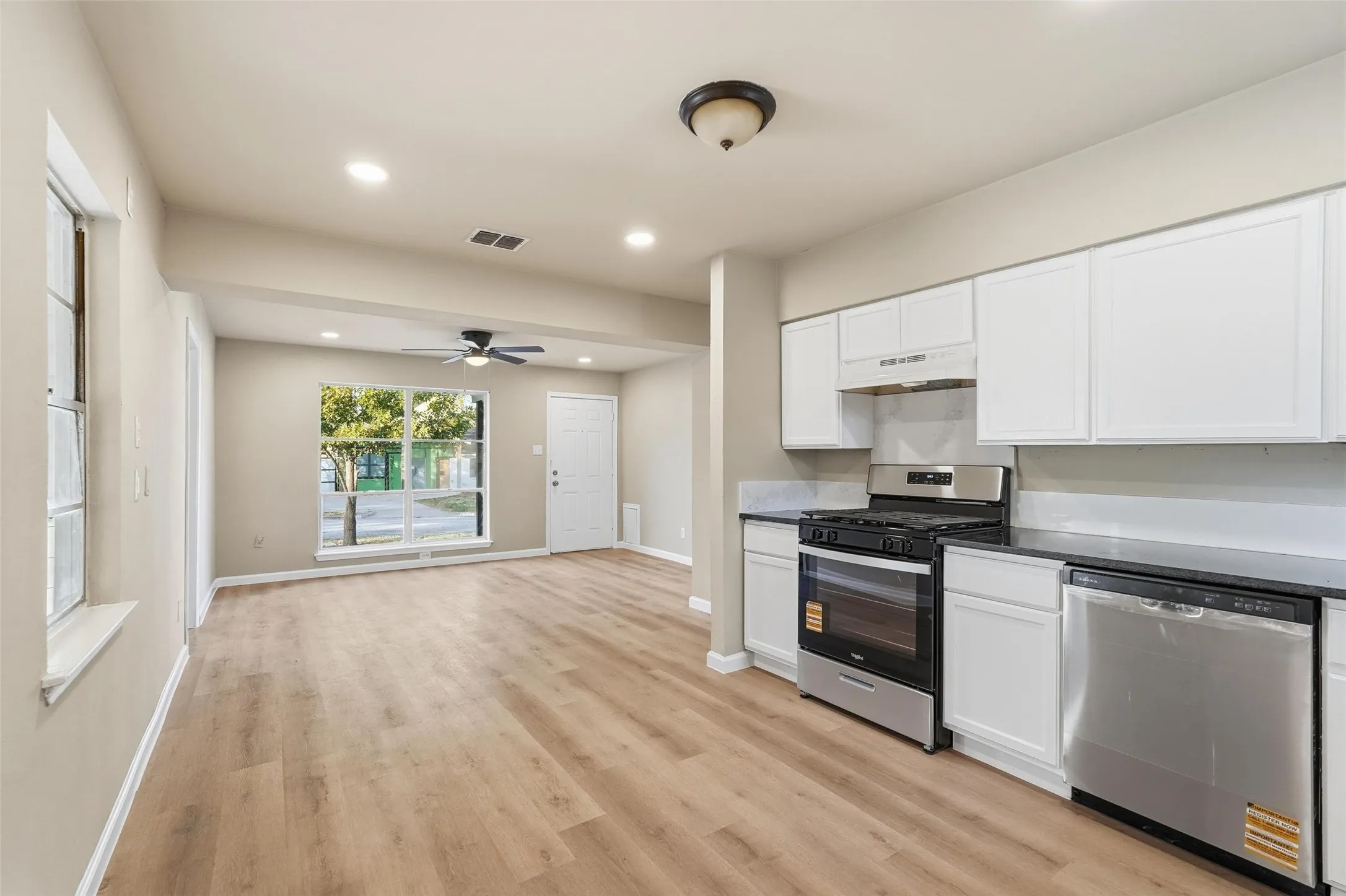 Single Family Residence For Sale in Dallas County , 1118 Richard Drive, Garland, Texas 75040, 4 Bedroom, 1 Bathroom, Garage spaces, 1,116 Sqft, built in 1961, Preowned, Price $234,500, mls#21260991, Real Estate Agent in Garland, Homes For Sale in Dallas county, Homes For Sale in Garland, Realtor in Garland Texas, Real Estate Brokerage Independent Realty Texas, Luminita Cordes Realtor