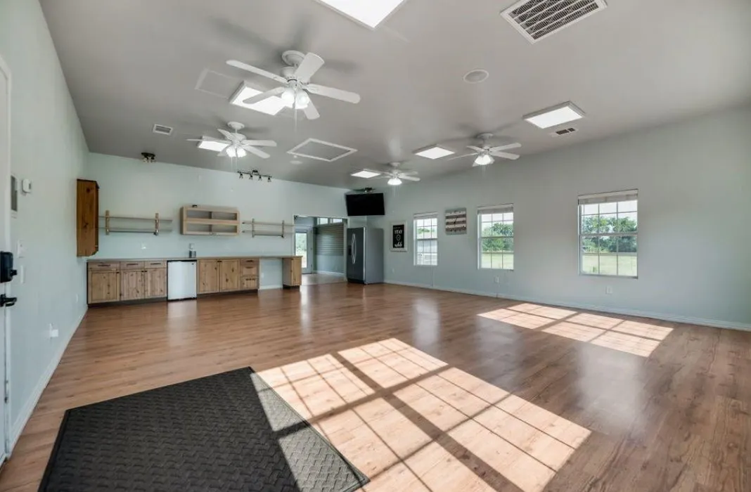Single Family Residence For Sale in Collin County , 5604 Four Seasons Lane, Mc Kinney, Texas 75071, 4 Bedroom, 3 Bathroom, Garage spaces, 2,629 Sqft, built in 1998, mls#21261012, Real Estate Agent in Mc Kinney, Homes For Sale in Collin county, Homes For Sale in Mc Kinney, Realtor in Mc Kinney Texas, Real Estate Brokerage Independent Realty Texas, Luminita Cordes Realtor