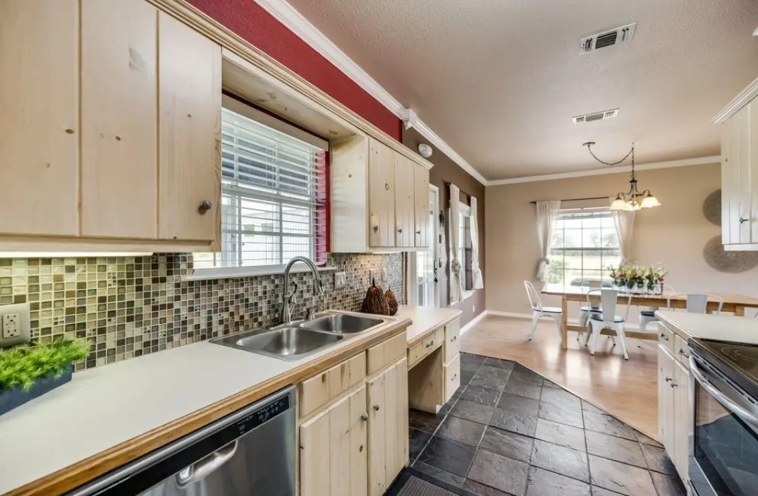 Single Family Residence For Sale in Collin County , 5604 Four Seasons Lane, Mc Kinney, Texas 75071, 4 Bedroom, 3 Bathroom, Garage spaces, 2,629 Sqft, built in 1998, mls#21261012, Real Estate Agent in Mc Kinney, Homes For Sale in Collin county, Homes For Sale in Mc Kinney, Realtor in Mc Kinney Texas, Real Estate Brokerage Independent Realty Texas, Luminita Cordes Realtor