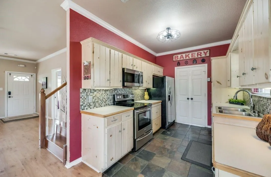 Single Family Residence For Sale in Collin County , 5604 Four Seasons Lane, Mc Kinney, Texas 75071, 4 Bedroom, 3 Bathroom, Garage spaces, 2,629 Sqft, built in 1998, mls#21261012, Real Estate Agent in Mc Kinney, Homes For Sale in Collin county, Homes For Sale in Mc Kinney, Realtor in Mc Kinney Texas, Real Estate Brokerage Independent Realty Texas, Luminita Cordes Realtor