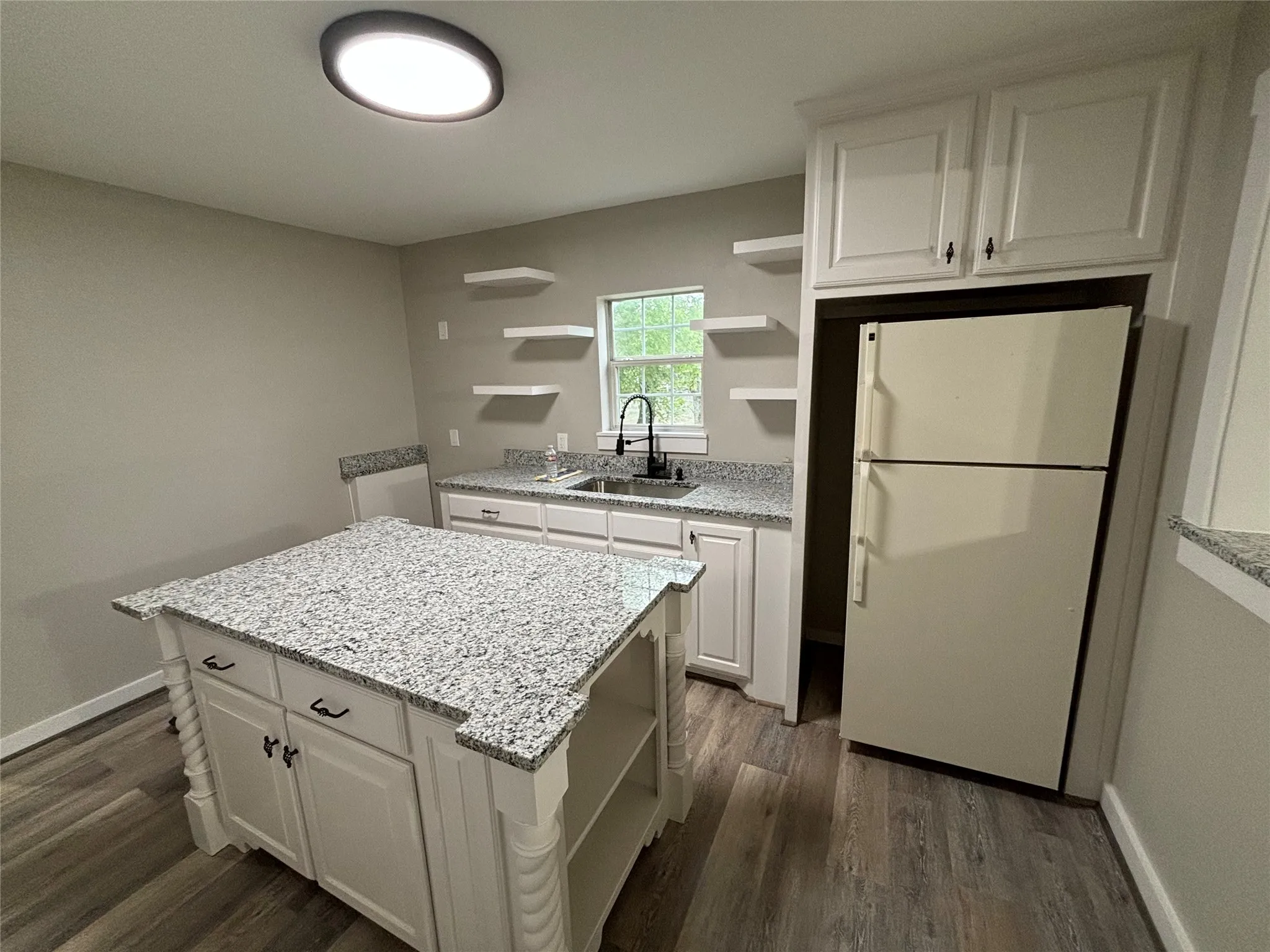 Single Family Residence For Sale in Hill County , 315 S Barry Street, Mertens, Texas 76666, 3 Bedrooms, 2 Bathrooms, Garage spaces, 1,230 Sqft, built in 1945, Price $180,000, mls#21261029, Real Estate Agent in Mertens, Homes For Sale in Hill county, Homes For Sale in Mertens, Realtor in Mertens Texas, Real Estate Brokerage Independent Realty Texas, Luminita Cordes Realtor