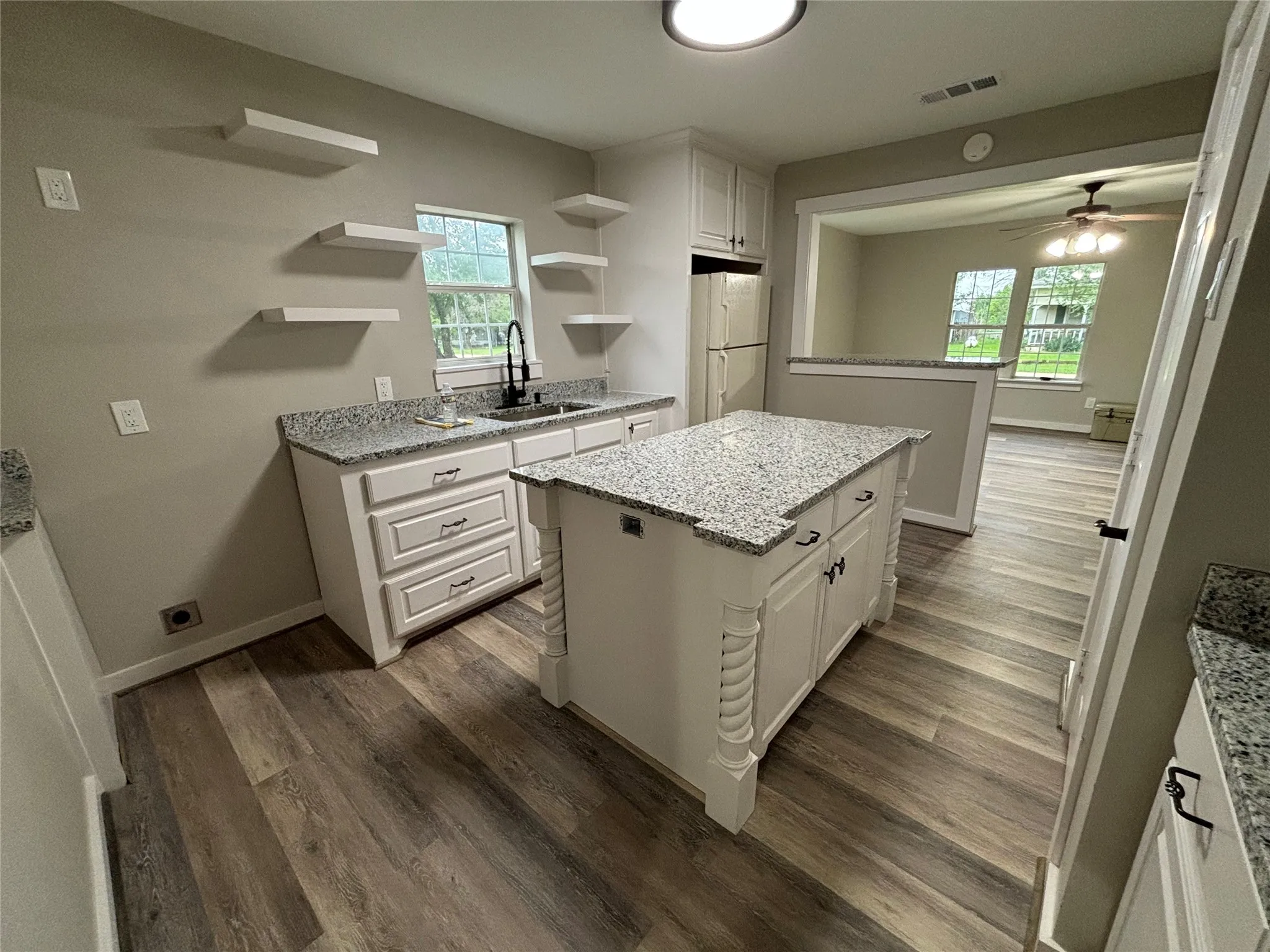Single Family Residence For Sale in Hill County , 315 S Barry Street, Mertens, Texas 76666, 3 Bedrooms, 2 Bathrooms, Garage spaces, 1,230 Sqft, built in 1945, Price $180,000, mls#21261029, Real Estate Agent in Mertens, Homes For Sale in Hill county, Homes For Sale in Mertens, Realtor in Mertens Texas, Real Estate Brokerage Independent Realty Texas, Luminita Cordes Realtor