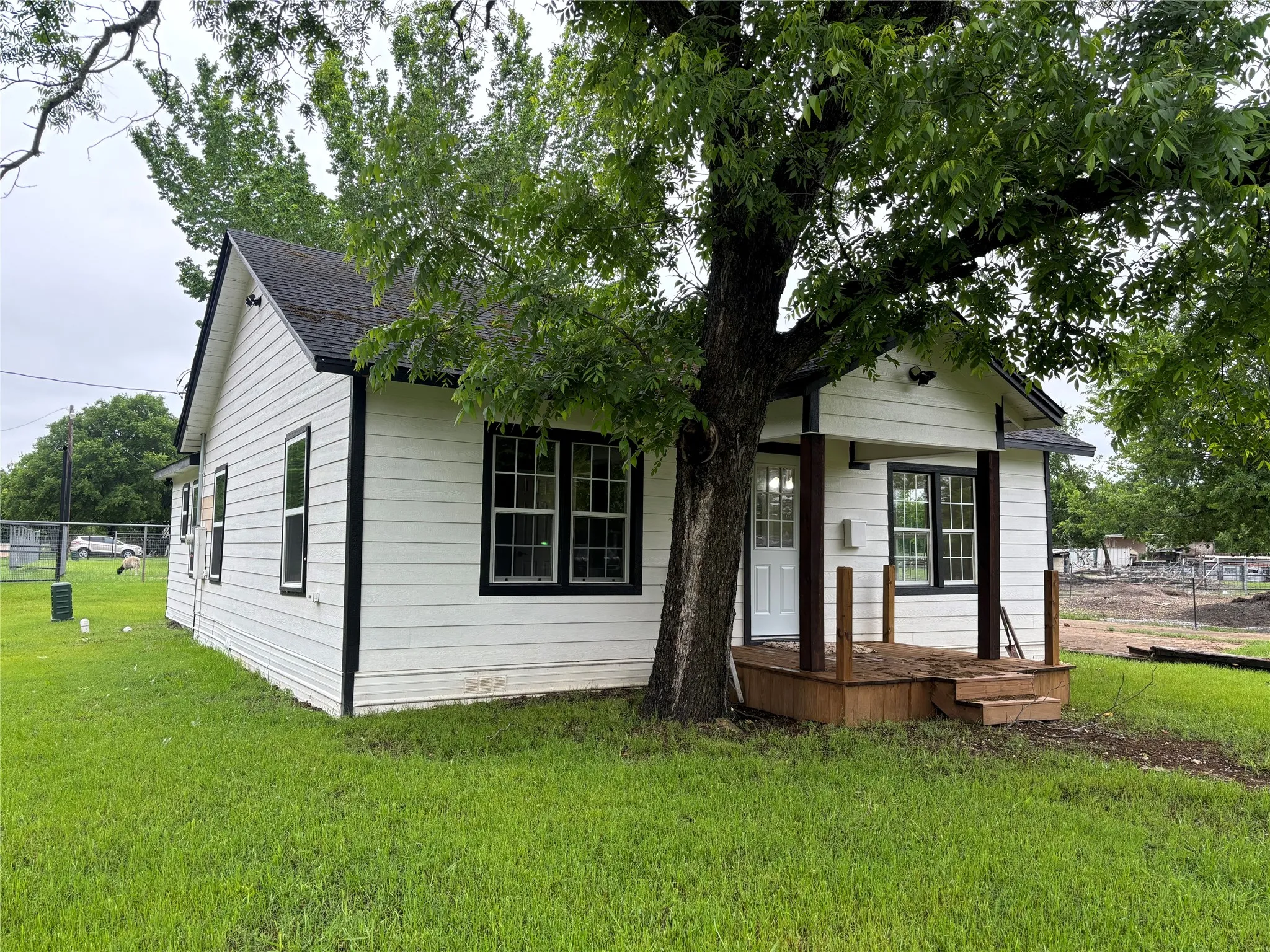 Single Family Residence For Sale in Hill County , 315 S Barry Street, Mertens, Texas 76666, 3 Bedrooms, 2 Bathrooms, Garage spaces, 1,230 Sqft, built in 1945, Price $180,000, mls#21261029, Real Estate Agent in Mertens, Homes For Sale in Hill county, Homes For Sale in Mertens, Realtor in Mertens Texas, Real Estate Brokerage Independent Realty Texas, Luminita Cordes Realtor