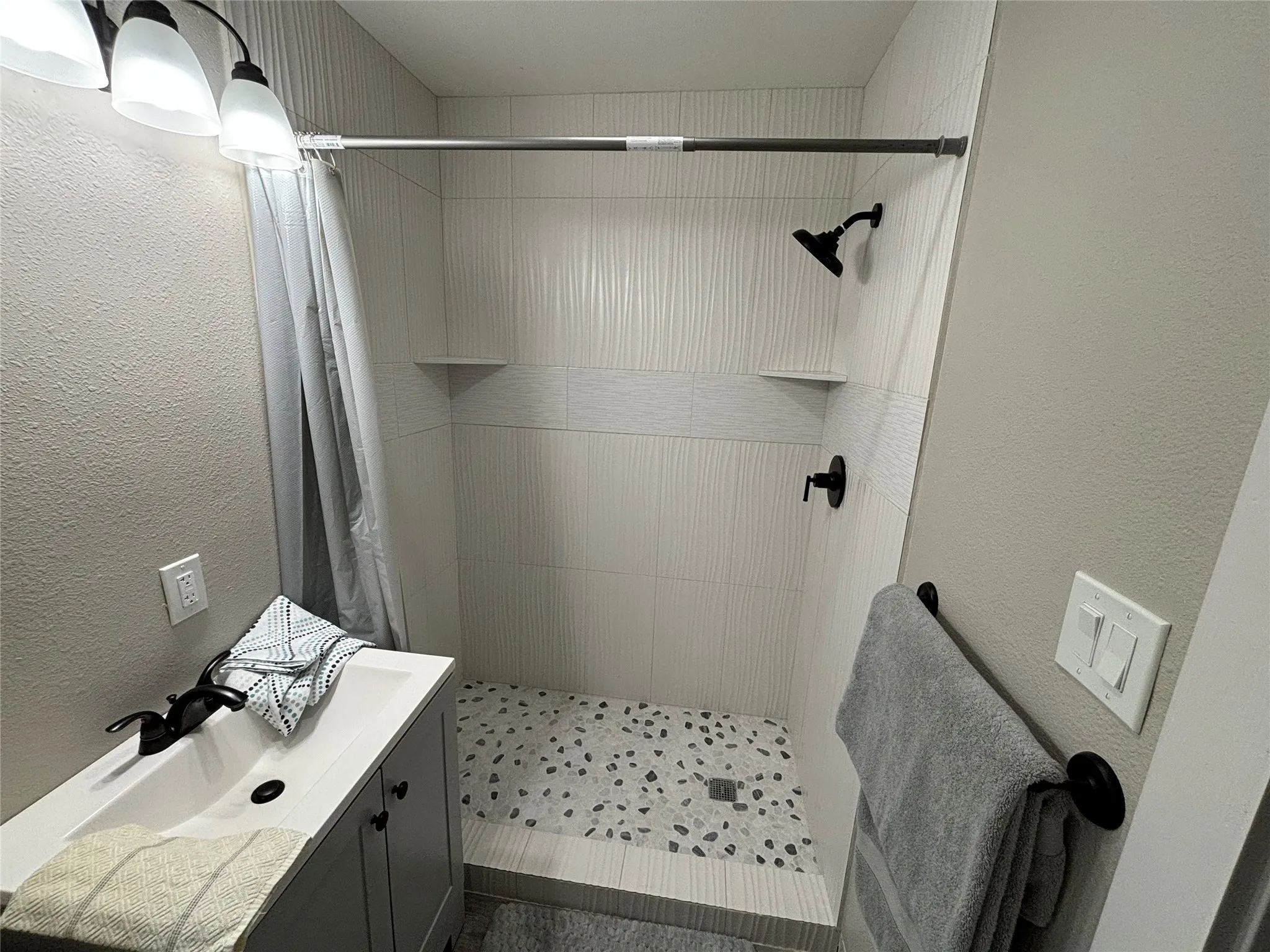 Single Family Residence For Sale in Hill County , 315 S Barry Street, Mertens, Texas 76666, 3 Bedrooms, 2 Bathrooms, Garage spaces, 1,230 Sqft, built in 1945, Price $180,000, mls#21261029, Real Estate Agent in Mertens, Homes For Sale in Hill county, Homes For Sale in Mertens, Realtor in Mertens Texas, Real Estate Brokerage Independent Realty Texas, Luminita Cordes Realtor