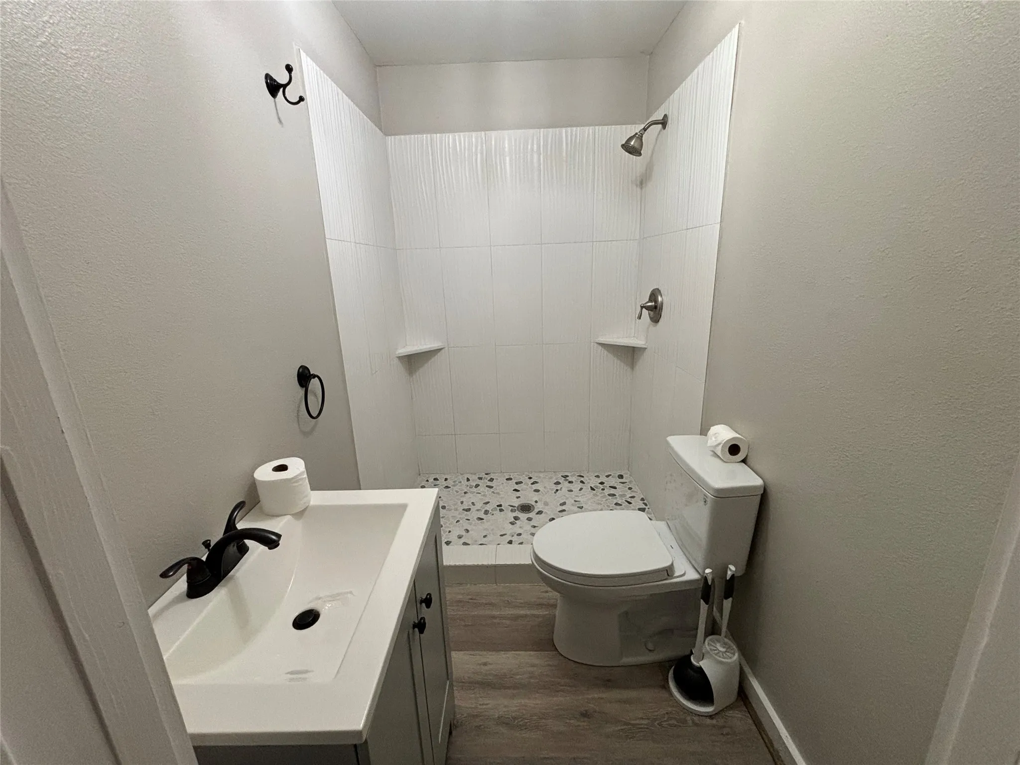 Single Family Residence For Sale in Hill County , 315 S Barry Street, Mertens, Texas 76666, 3 Bedrooms, 2 Bathrooms, Garage spaces, 1,230 Sqft, built in 1945, Price $180,000, mls#21261029, Real Estate Agent in Mertens, Homes For Sale in Hill county, Homes For Sale in Mertens, Realtor in Mertens Texas, Real Estate Brokerage Independent Realty Texas, Luminita Cordes Realtor
