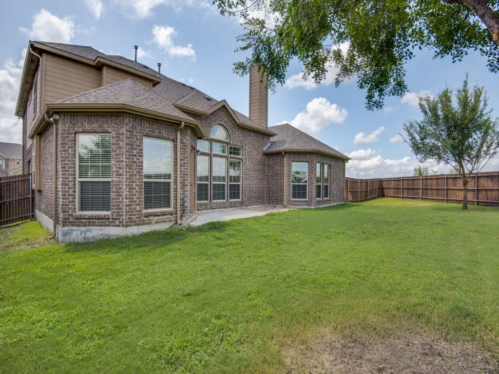 Plenty of yard for kiddos and pets