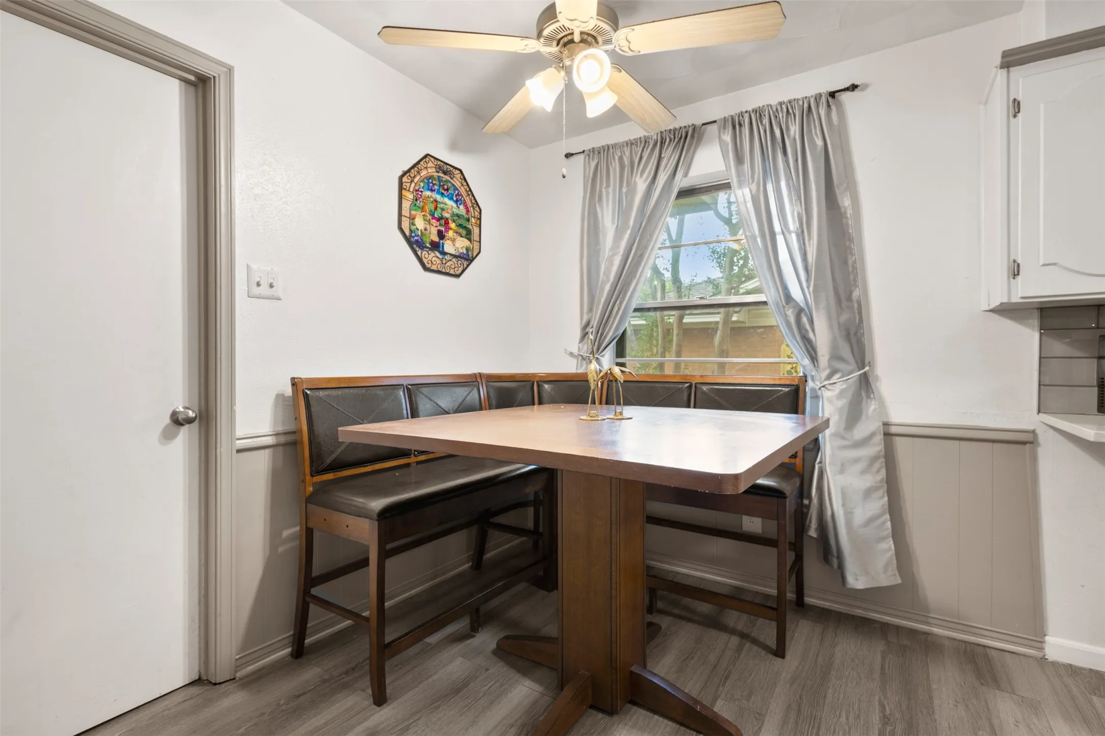 Single Family Residence For Sale in Dallas County , 214 S Alexander Avenue, Duncanville, Texas 75116, 4 Bedrooms, 3 Bathrooms, 2 Garage spaces, 1,858 Sqft, built in 1966, Price $314,000, mls#21260373, Real Estate Agent in Duncanville, Homes For Sale in Dallas county, Homes For Sale in Duncanville, Realtor in Duncanville Texas, Real Estate Brokerage Independent Realty Texas, Luminita Cordes Realtor
